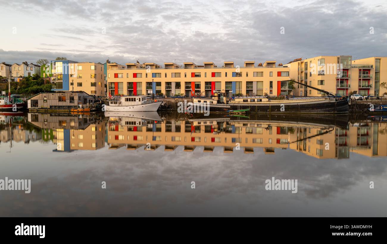 Morgendreflexionen im Bristol Harbour UK Stockfoto