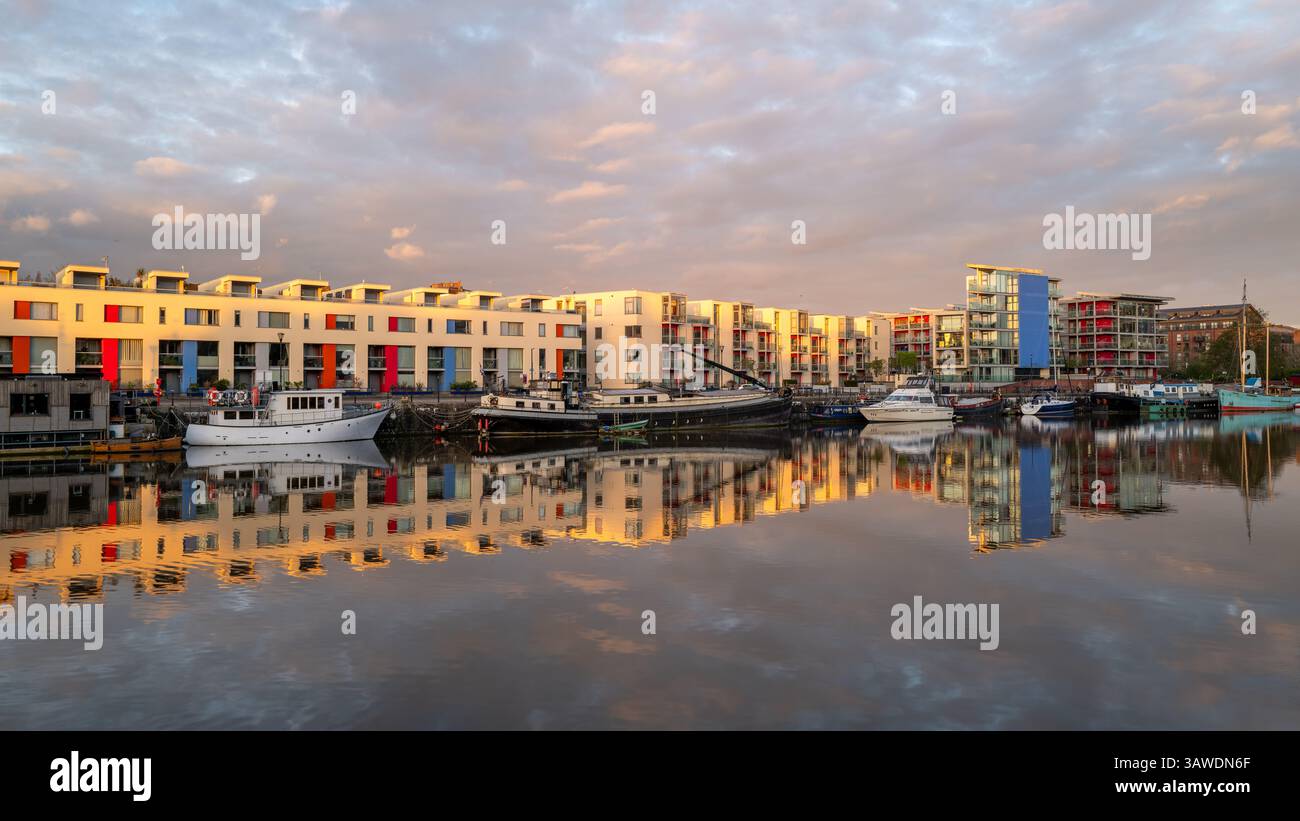 Morgendreflexionen im Bristol Harbour UK Stockfoto