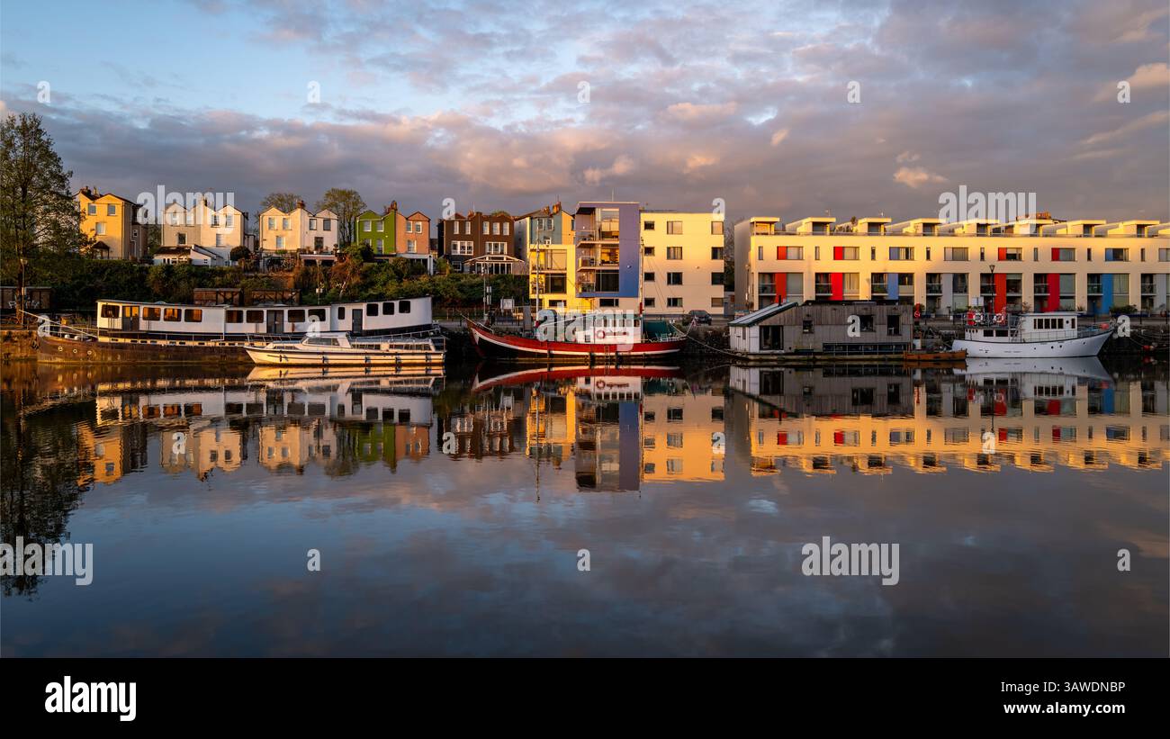 Morgendreflexionen im Bristol Harbour UK Stockfoto