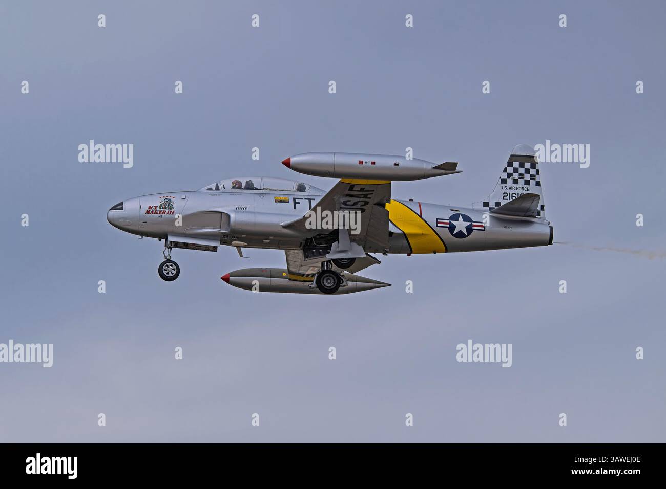 Wings Over West Texas 4-18-2025 Dyess AFB, TX USA Greg Colyer hat in seinem Canadair CT-133 Ace Maker III auf der Wings Over West Texas Air Show gearbeitet Stockfoto