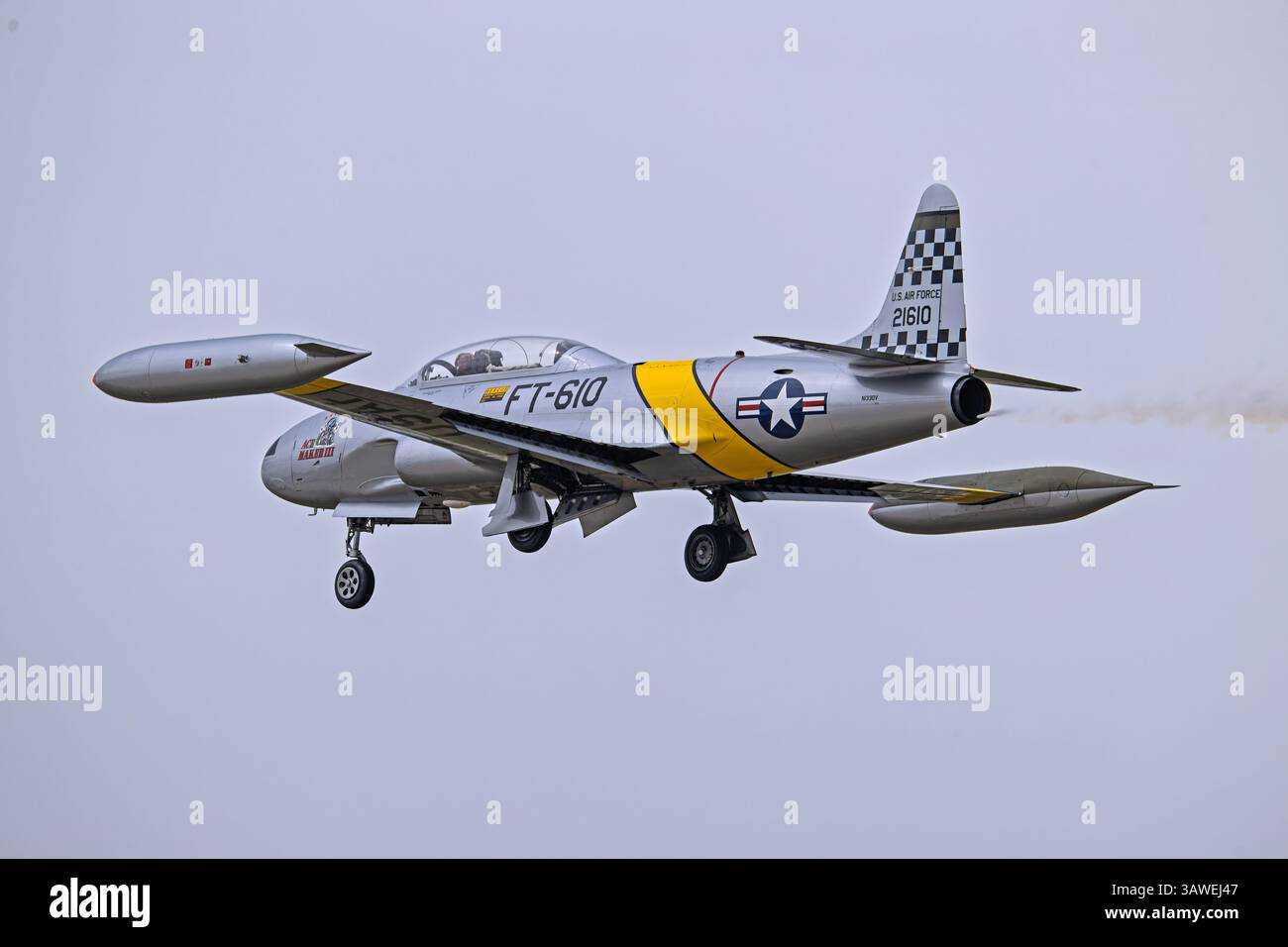 Wings Over West Texas 4-18-2025 Dyess AFB, TX USA Greg Colyer hat in seinem Canadair CT-133 Ace Maker III auf der Wings Over West Texas Air Show gearbeitet Stockfoto