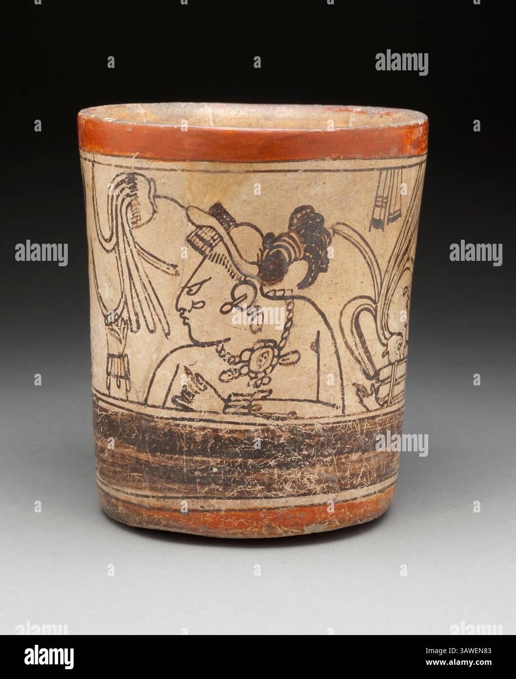 Schiff mit Bild der Krieger. Guatemala oder Mexiko, Nordosten Petén oder Südliche Campeche Region, Maya, 600-900 n. Chr. Keramik. Rutschlackierte Keramik. Kunst des antiken Amerikas. Stockfoto