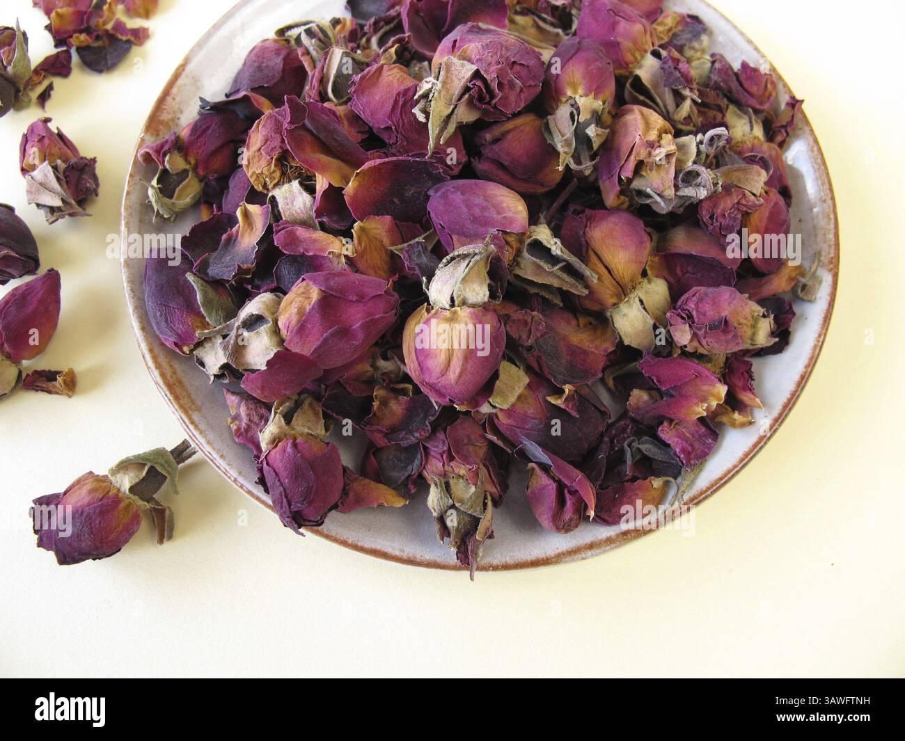 Getrocknete Rosenblätter Stockfoto