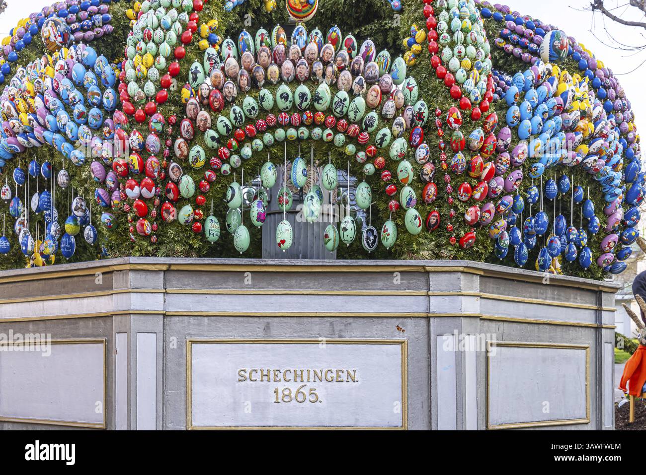 Der Osterbrunnen in Schechingen hat rund 000 handbemalte Eier. Dies macht es zu einem der größten und schönsten in ganz East Wuer Stockfoto
