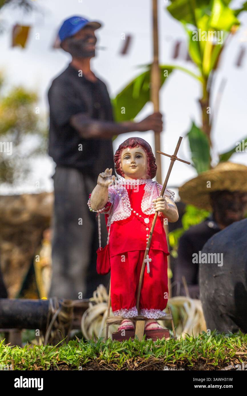 Ein stehendes Bild des Sto. Niño, die zentrale Figur der Hingabe während des Ati-Ati Festivals in Aklan, Philippinen Stockfoto