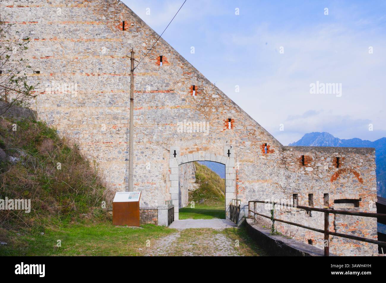 Die Festung Rocca d'ANFO in der Nähe des Idro-Sees, Italien Stockfoto