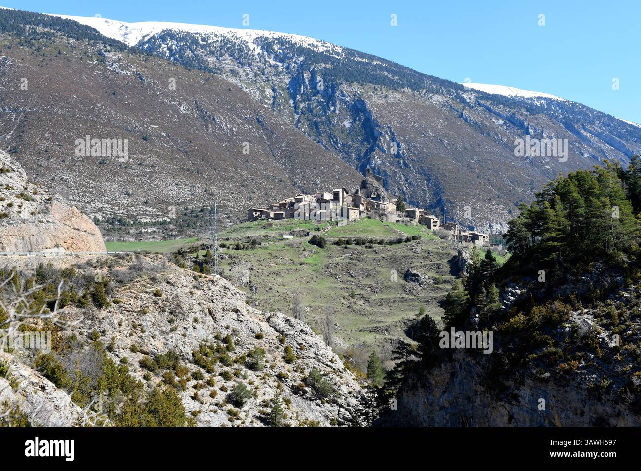 Josa de Cadí Stadt, Panoramablick. Gemeinde Josa i Tuixen, Alt Urgell, Provinz Lleida, Katalonien, Spanien. Stockfoto