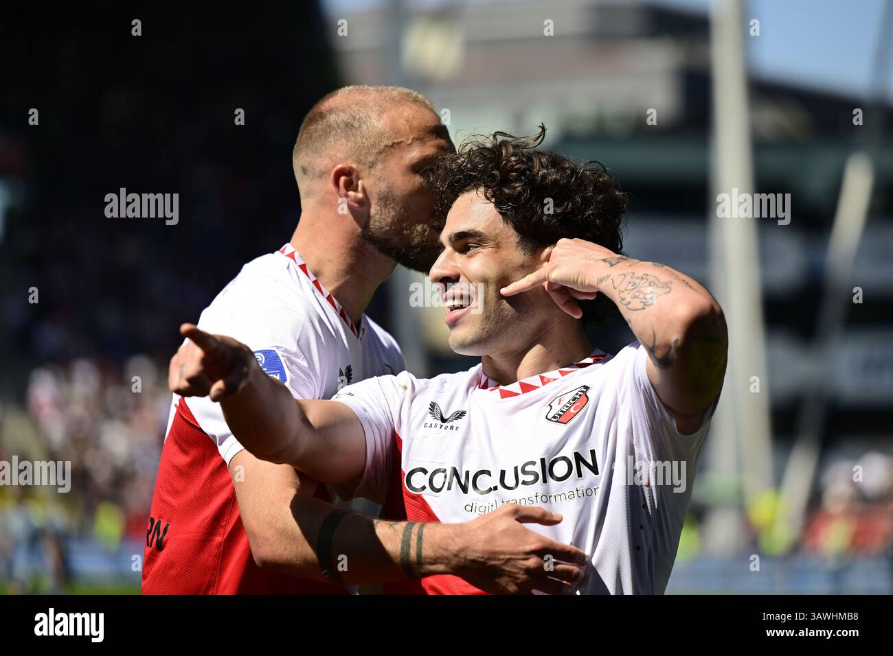 UTRECHT - Mike van der Hoorn vom FC Utrecht und Miguel Rodriguez vom FC Utrecht feiern das 2-0. April 2025 während des niederländischen Eredivisie-Spiels zwischen dem FC Utrecht und Ajax im Stadion Galgenwaard in Utrecht, Niederlande. ANP OLAF RISS Stockfoto