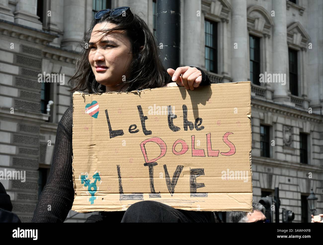 Trans-Rights-Protest nach dieser Woche Urteil des Obersten Gerichtshofs über die Definition einer Frau. Parliament Square, Westminster, London, Großbritannien Stockfoto