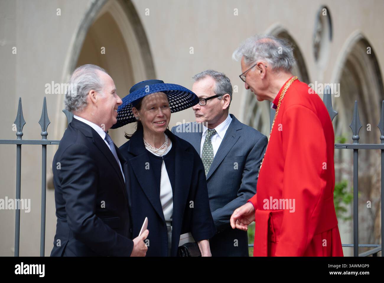Windsor, Berkshire, Großbritannien. April 2025. David Armstrong-Jones (L), 2. Earl of Snowdon und Lady Sarah Chatto, Sohn und Tochter der verstorbenen Prinzessin Margaret, verließen die St. George's Chapel, nachdem sie am Ostersonntag teilgenommen hatten. Quelle: Maureen McLean/Alamy Live News Stockfoto