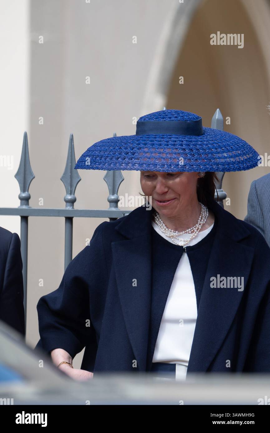 Windsor, Berkshire, Großbritannien. April 2025. Lady Sarah Chatto, Tochter der verstorbenen Prinzessin Margaret, verließ die St. George's Chapel, nachdem sie am Ostersonntag teilgenommen hatte. Quelle: Maureen McLean/Alamy Live News Stockfoto