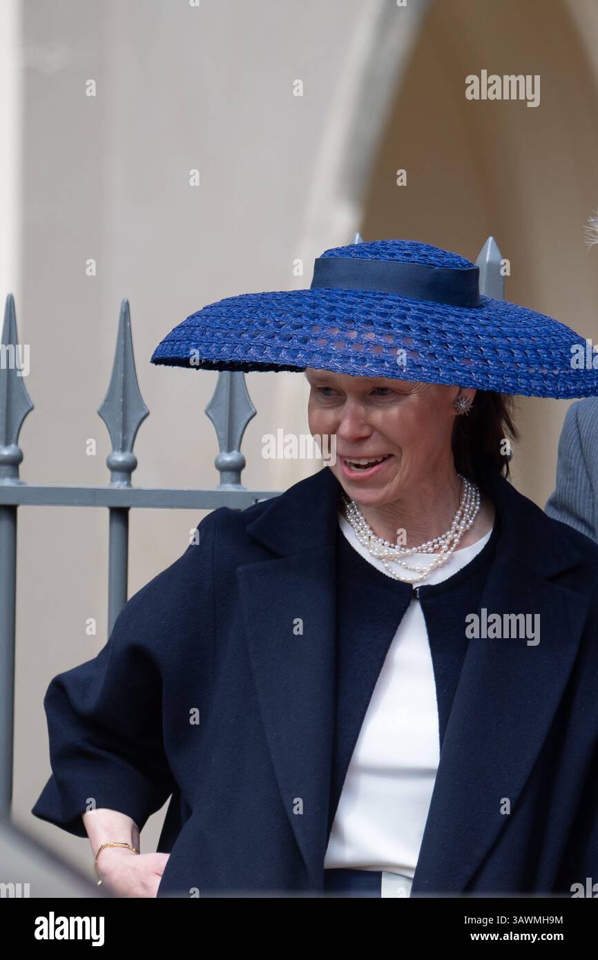 Windsor, Berkshire, Großbritannien. April 2025. Lady Sarah Chatto, Tochter der verstorbenen Prinzessin Margaret, verließ die St. George's Chapel, nachdem sie am Ostersonntag teilgenommen hatte. Quelle: Maureen McLean/Alamy Live News Stockfoto