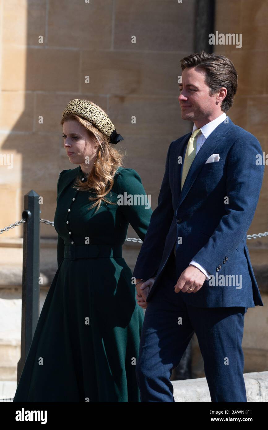 Windsor, Berkshire, Großbritannien. April 2025. Prinzessin Beatrice und ihr Ehemann Edoardo Mapelli mozzi kommen zum Ostersonntagmorgen-Gottesdienst in Windsor Castle an, an dem Mitglieder der königlichen Familie teilnehmen. Quelle: Maureen McLean/Alamy Live News Stockfoto