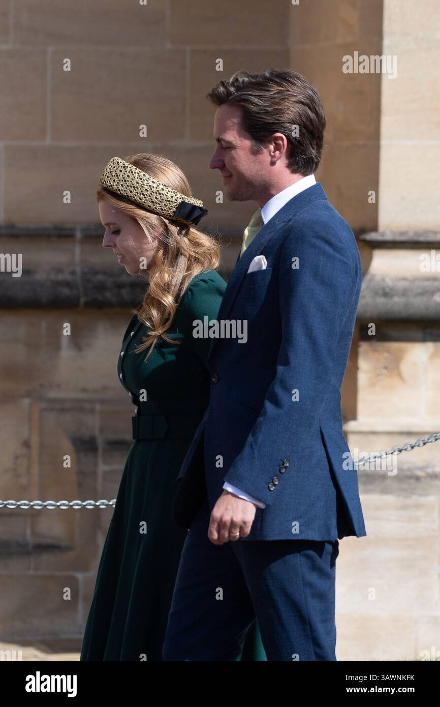 Windsor, Berkshire, Großbritannien. April 2025. Prinzessin Beatrice und ihr Ehemann Edoardo Mapelli mozzi kommen zum Ostersonntagmorgen-Gottesdienst in Windsor Castle an, an dem Mitglieder der königlichen Familie teilnehmen. Quelle: Maureen McLean/Alamy Live News Stockfoto