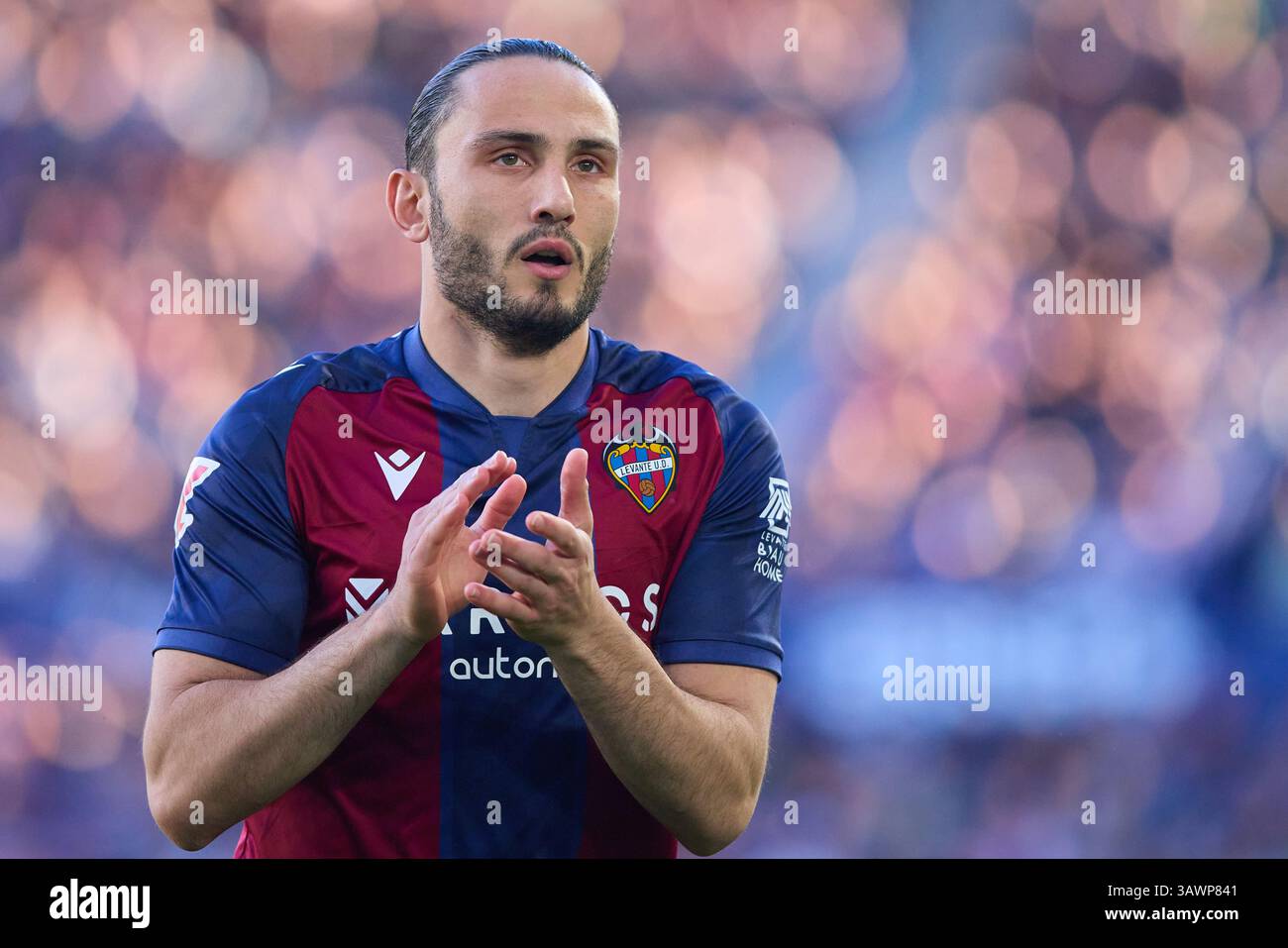 Valencia, Spanien. April 2025. VALENCIA, SPANIEN - 19. APRIL: Giorgi Kochorashvili Central Midfield of Levante UD reagiert auf das LaLiga Hypermotion Spiel zwischen Levante UD und Real Zaragoza im Ciutat de Valencia Stadium am 19. April 2025 in Valencia. (Foto von Jose Torres/Photo Players Images/Magara Press) Credit: Magara Press SL/Alamy Live News Stockfoto