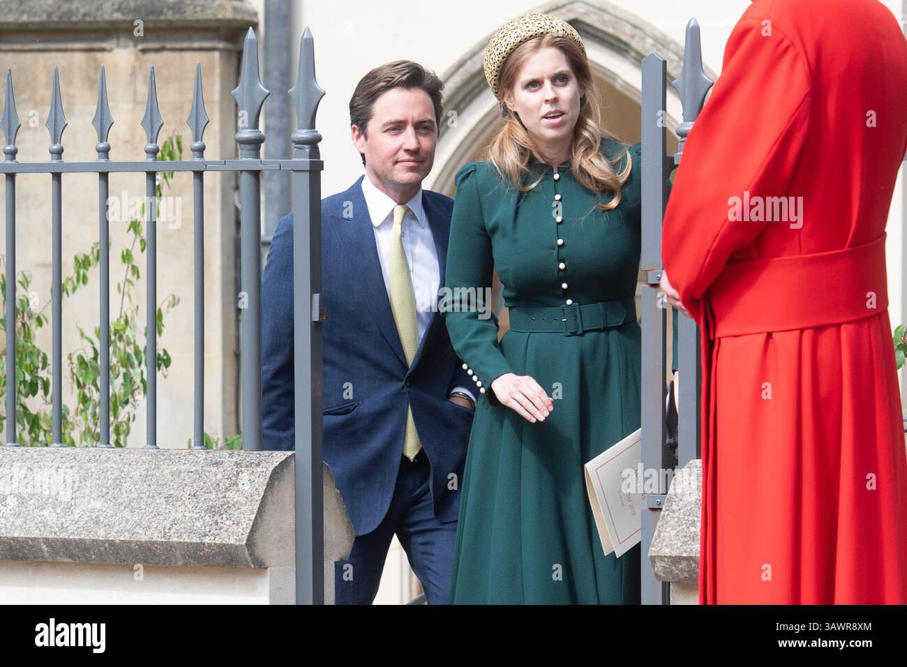 Windsor, Großbritannien. April 2025. Im Bild: Prinzessin Beatrice und Edoardo Mapelli Mozzi verlassen einen Ostergottesdienst in der St. George's Chapel, Windsor Castle. Quelle: Justin Ng/Alamy Live News Stockfoto