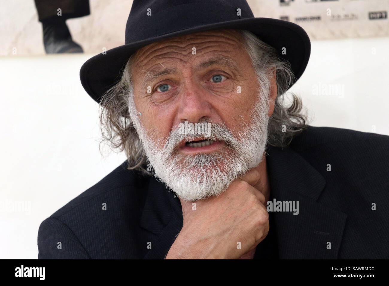 13. August 2016: Sarajevo, Bosna i HercegHerzegovina – rade SERBEDZIJA, serbischer Schauspieler, Regisseur und Musiker, spricht vor der Premiere seines Films die Befreiung Skopjas mit 22 Jahren. Sarajevo Filmfestival. SERBEDZIJA ist international vor allem für seine Nebenrollen in Hollywood-Filmen bekannt. Sarajevos Filmfestival ist das größte in Südosteuropa und wurde 1995 während der Belagerung von Sarajevo gegründet. (Bild: © Armin Durgut via ZUMA Wire) Stockfoto