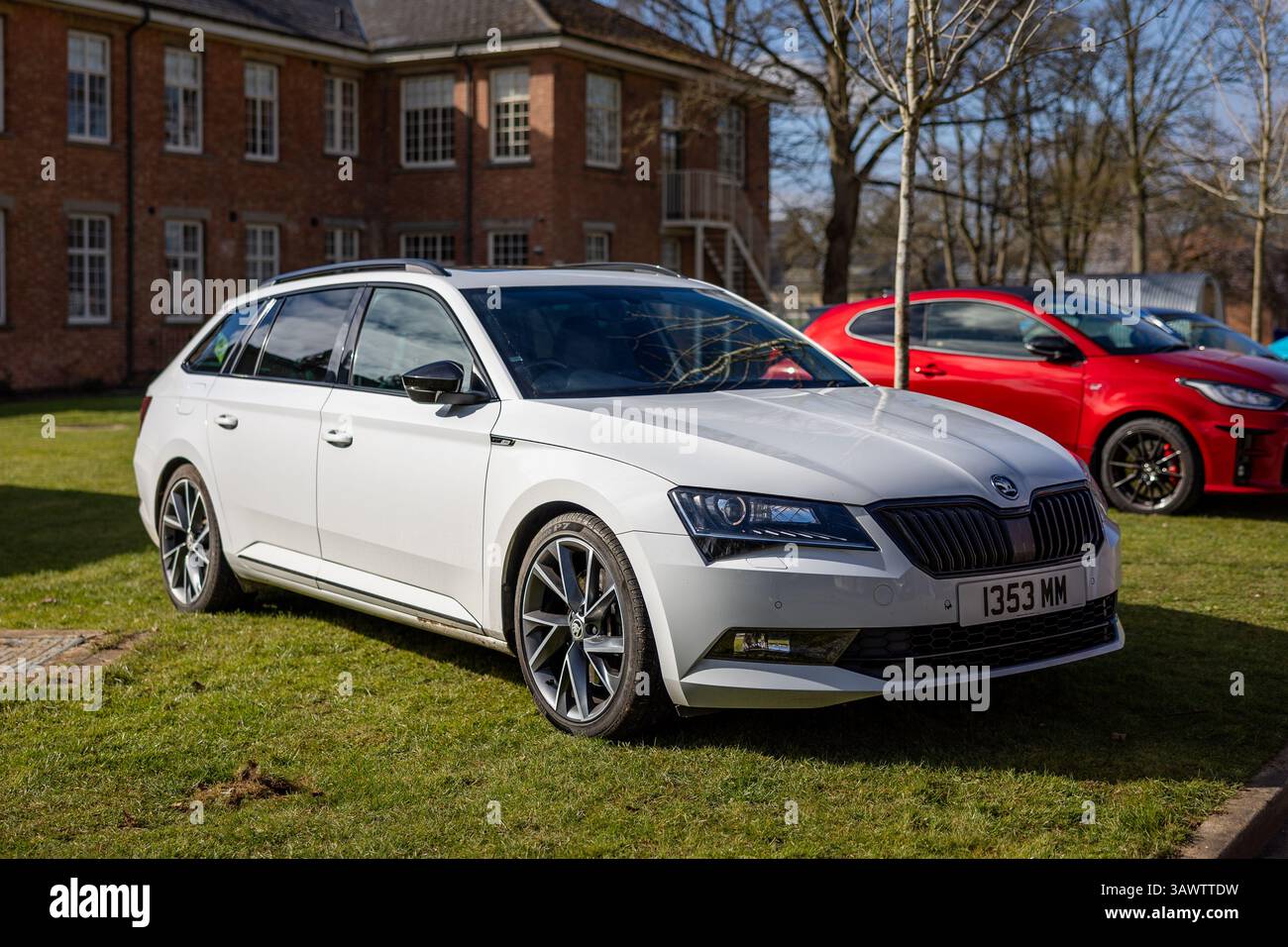 2016 Skoda Superb Sportline TSI 4x4, ausgestellt auf der Bicester Heritage Assembly am 16. März 2025. Stockfoto