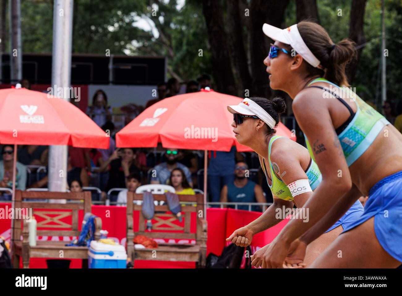 Brasilia, Brasilien. April 2025. Brasília, DF - 20.04.2025: BEACH pro TOUR ELITE 16 IN BRASILIA - Duda und Ana Patrícia (BRA) gewinnen das dritte Spiel gegen Van Driel und Bekhuis (NED) bei der BEACH pro TOUR - ELITE 16 - BRASILIA im Parque da Cidade Sarah Kubitschek in Brasília, DF. (Foto: Wagner Araújo/Fotoarena) Foto Arena LTDA/Alamy Live News Stockfoto