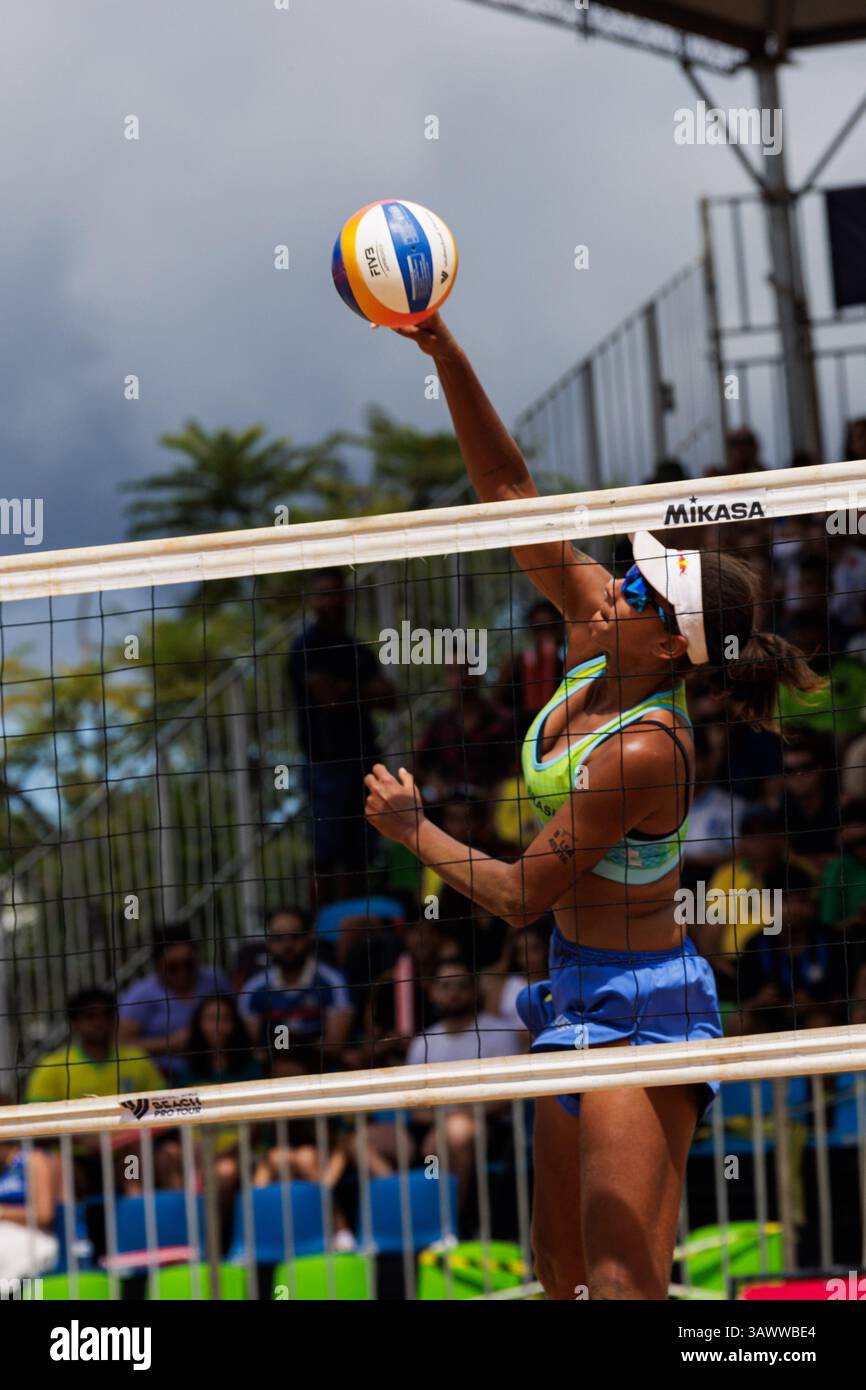 Brasilia, Brasilien. April 2025. Brasília, DF - 20.04.2025: BEACH pro TOUR ELITE 16 IN BRASILIA - Duda und Ana Patrícia (BRA) gewinnen das dritte Spiel gegen Van Driel und Bekhuis (NED) bei der BEACH pro TOUR - ELITE 16 - BRASILIA im Parque da Cidade Sarah Kubitschek in Brasília, DF. (Foto: Wagner Araújo/Fotoarena) Foto Arena LTDA/Alamy Live News Stockfoto