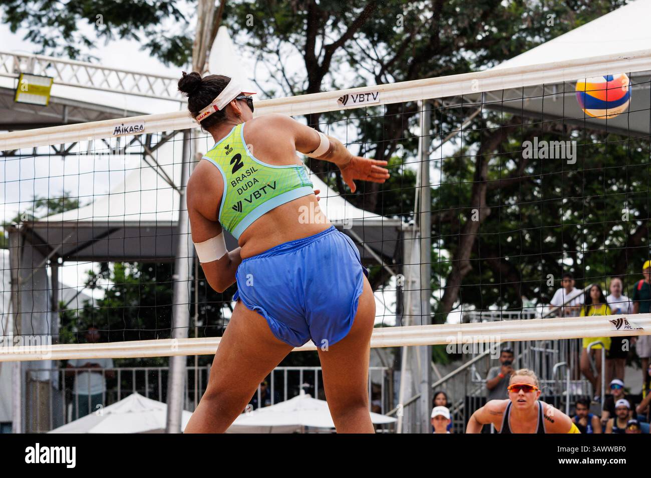 Brasilia, Brasilien. April 2025. Brasília, DF - 20.04.2025: BEACH pro TOUR ELITE 16 IN BRASILIA - Duda und Ana Patrícia (BRA) gewinnen das dritte Spiel gegen Van Driel und Bekhuis (NED) bei der BEACH pro TOUR - ELITE 16 - BRASILIA im Parque da Cidade Sarah Kubitschek in Brasília, DF. (Foto: Wagner Araújo/Fotoarena) Foto Arena LTDA/Alamy Live News Stockfoto