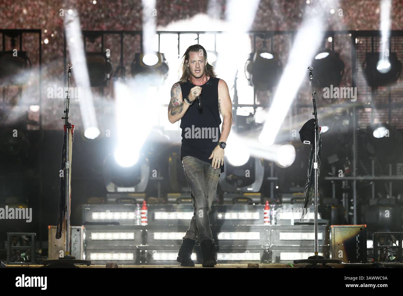 22. Juli 2016 - Twin Lakes, Wisconsin, USA - Tyler Hubbard von Florida Georgia Line tritt auf der Bühne des Country Thunder Music Festivals auf – Tag 2. (Bild: © Debby Wong via ZUMA Wire) Stockfoto