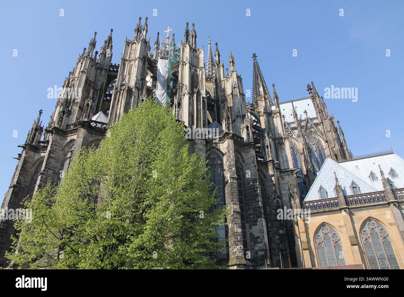 2. Mai 2016 - Köln, DEU - mit 515 Metern höchster Baukörper der Welt nach seiner Fertigstellung im Jahr 1880 erhebt sich dieser riesige gotische Dom über Köln. (Bild: © Dave G. Houser/TNS via ZUMA Wire) Stockfoto