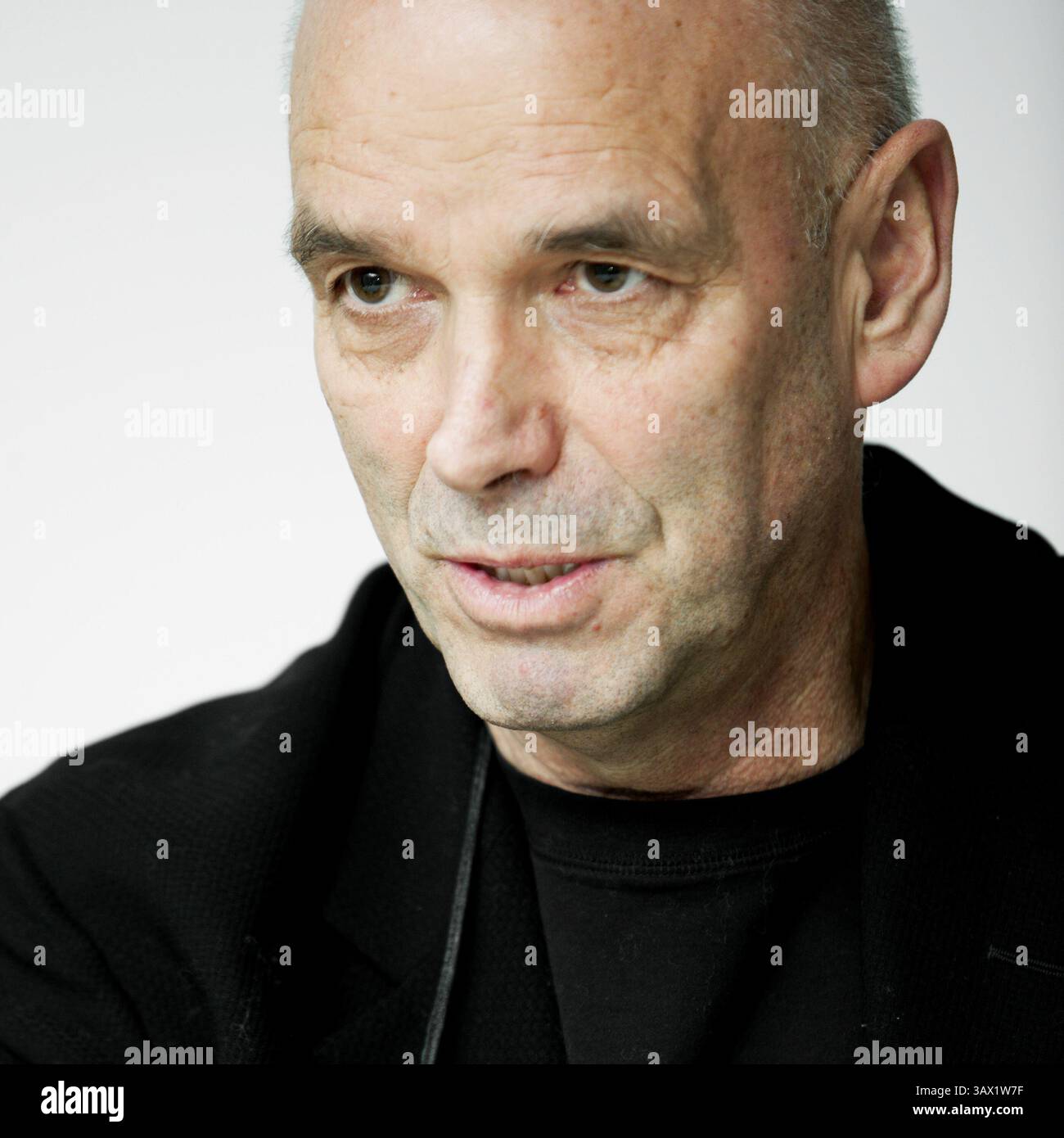 14. Januar 2010 – Hollywood, Kalifornien, USA – Regisseur Martin Campbell des Films „Edge of Darkness“ in Los Angeles, KALIFORNIEN am 14. Januar 2010 (Foto: © Armando Gallo/ZUMA Studio) Stockfoto