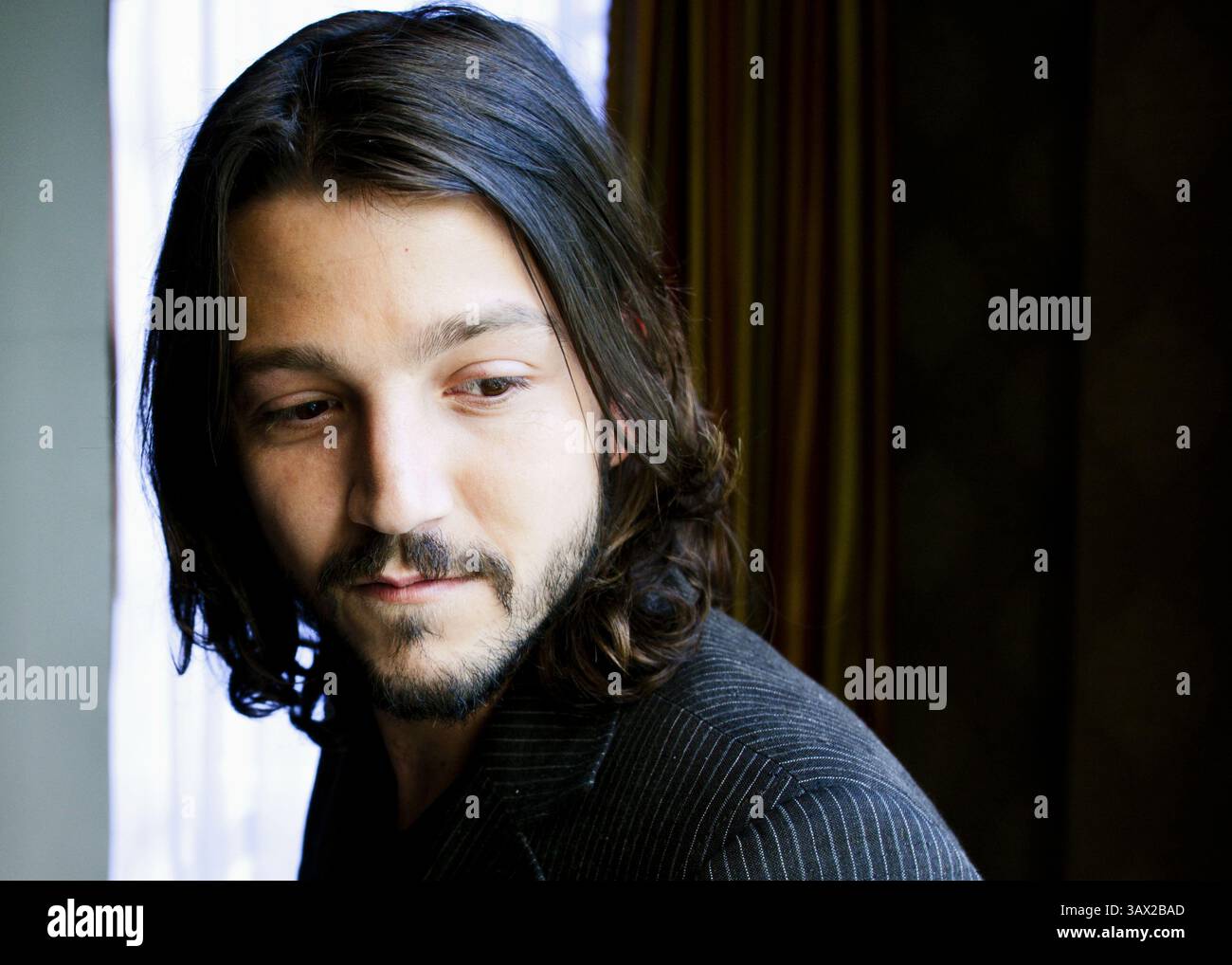 4. Mai 2009 – Hollywood, Kalifornien, USA – Schauspieler Diego Luna des Films „Rudo y Cursi“, fotografiert am 4. Mai 2009 in Los Angeles, KALIFORNIEN (Foto: © Armando Gallo/ZUMA Studio) Stockfoto
