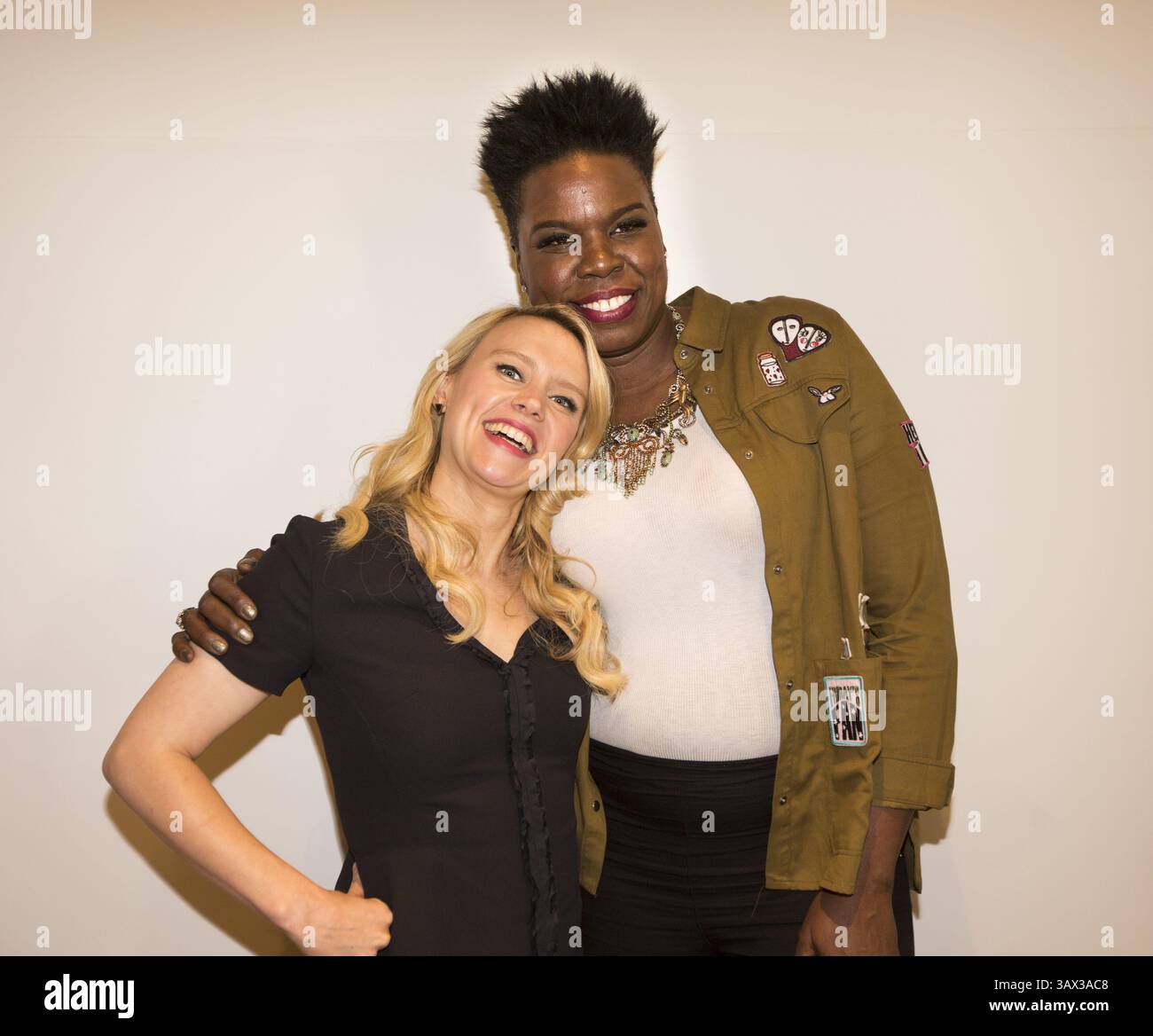 8. Juli 2016 – Hollywood, Kalifornien, USA – Leslie Jones und Kate McKinnon Star in Gostbusters und beide sind Stammgäste am Saturday Night Live (Foto: © Armando Gallo/ZUMA Studio) Stockfoto