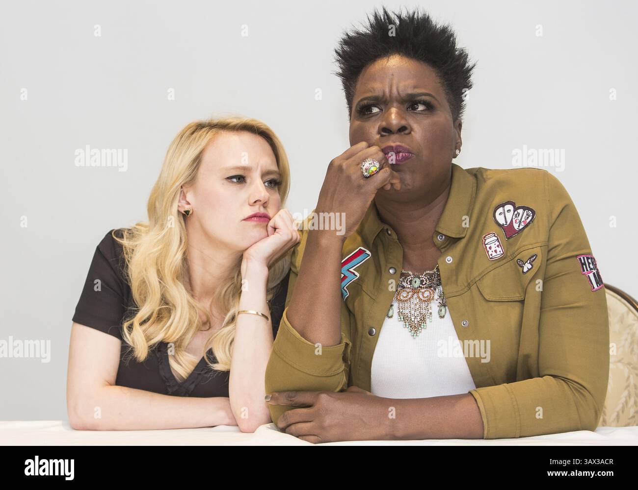 8. Juli 2016 – Hollywood, Kalifornien, USA – Leslie Jones und Kate McKinnon Star in Gostbusters und beide sind Stammgäste am Saturday Night Live (Foto: © Armando Gallo/ZUMA Studio) Stockfoto