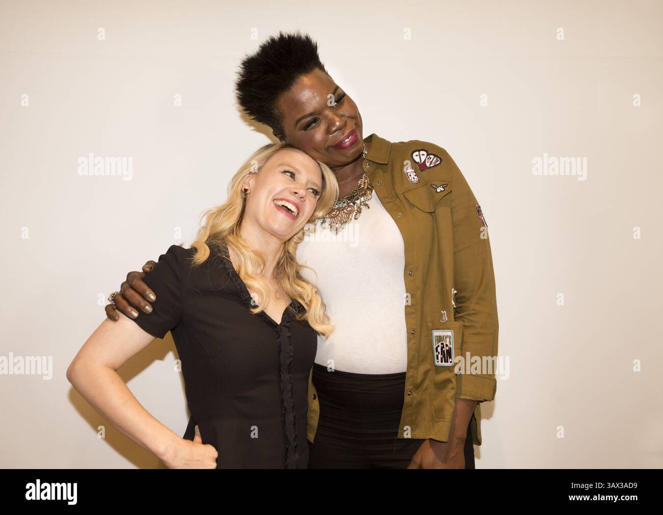 8. Juli 2016 – Hollywood, Kalifornien, USA – Leslie Jones und Kate McKinnon Star in Gostbusters und beide sind Stammgäste am Saturday Night Live (Foto: © Armando Gallo/ZUMA Studio) Stockfoto