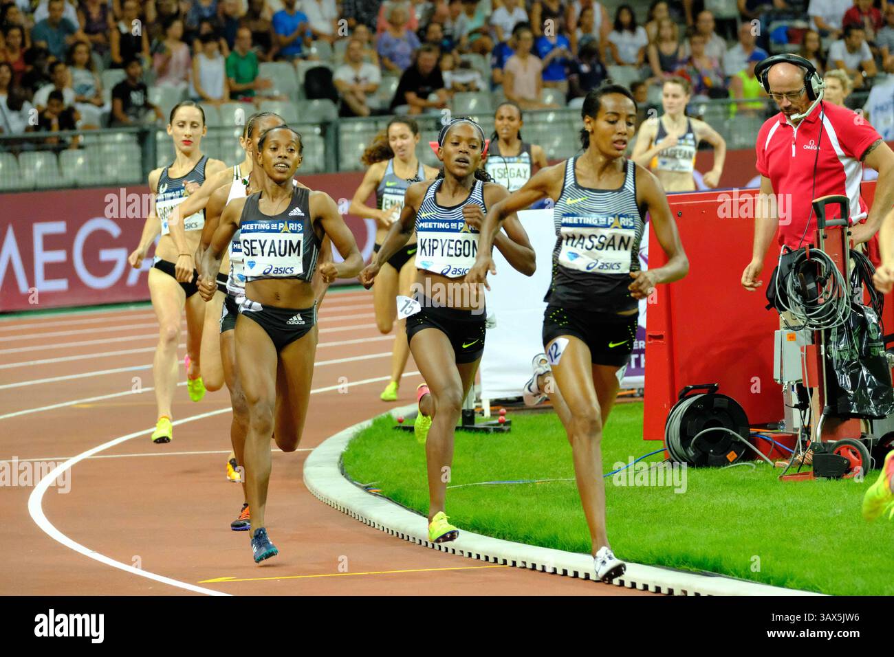 27. August 2016: St. Denis, seine St. Denis, Frankreich – Sifan HASSAN (NED) wird am 3. August 57,13 beim IAAF Diamond League-Treffen im Stade de France in Saint-Denis auf den dritten Platz des 1500-m-Rennens der Frauen gesetzt. Laura MUIR stellt einen neuen Weltrekord von 3:55 auf. (Bild: © Pierre Stevenin Via ZUMA Wire) Stockfoto
