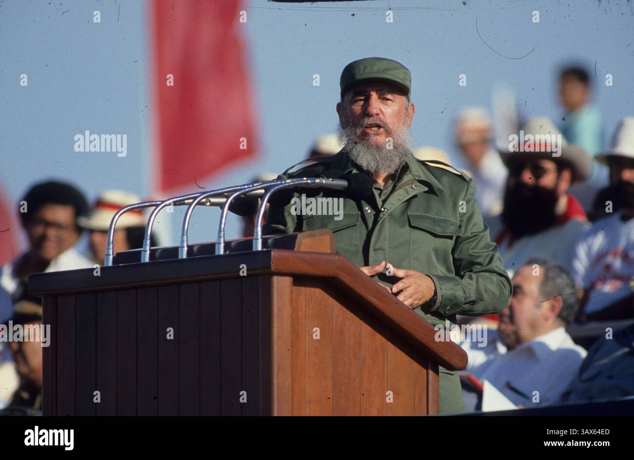 26. November 2016 - Datei - der kubanische Politiker und Revolutionär FIDEL CASTRO (13. August 1926 - 25. November 2016) starb im Alter von 90 Jahren, teilte das kubanische Staatsfernsehen am Samstag mit und beendete damit eine Ära für das Land und Lateinamerika. Abbildung: 19. Dezember 2006 - Kuba, Kuba - Fidel Castro spricht in Kuba (Bild: © Bill Gentile/ZUMAPRESS.com) Stockfoto