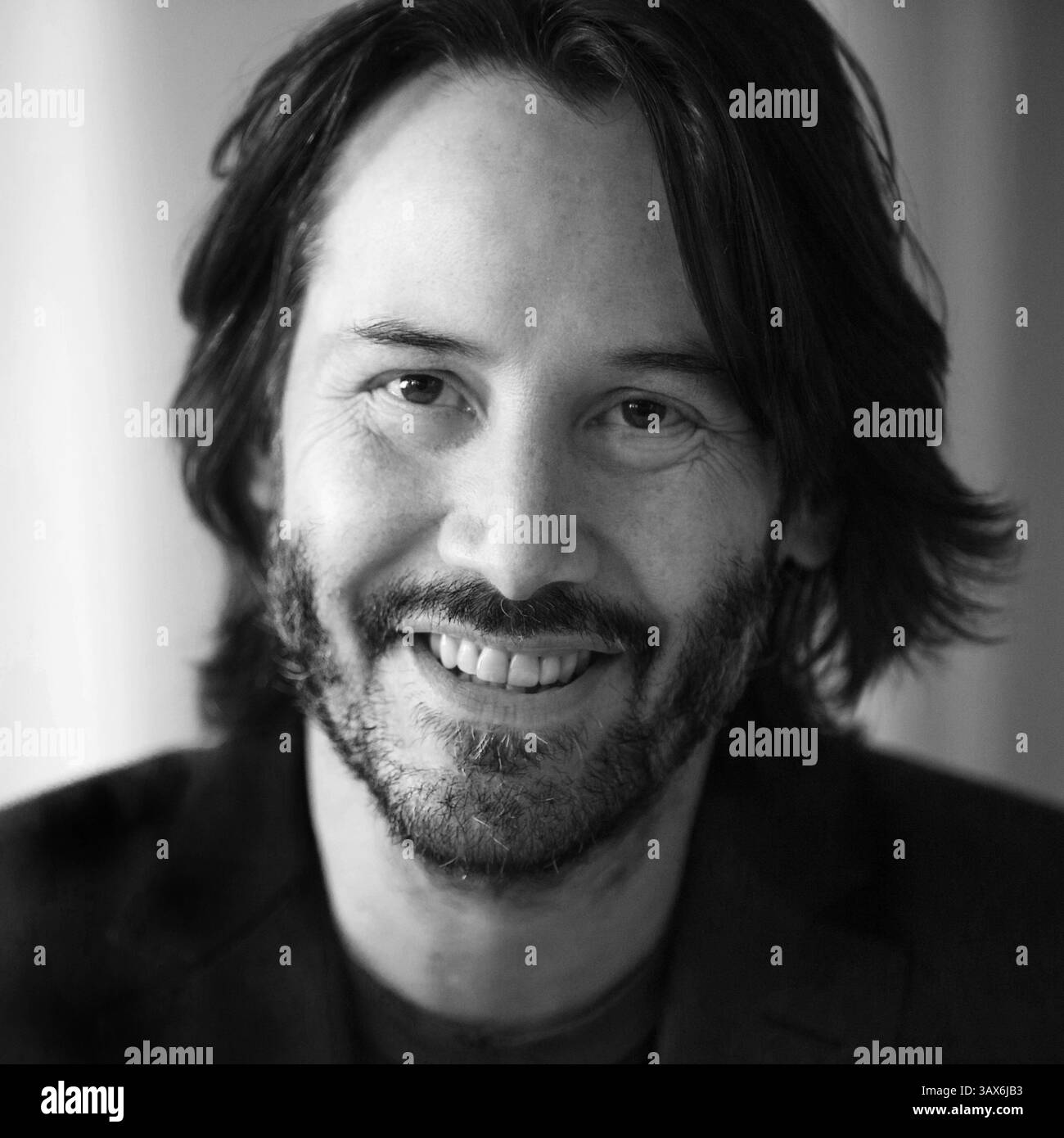 27. Januar 2017 – Hollywood, Kalifornien, USA – KEANU REEVES wirbt für „John Wick Chapter 2“. Keanu Charles Reeves (* 2. September 1964 in Libanon) ist ein US-amerikanischer Schauspieler, Produzent und Musiker. Reeves ist vor allem für seine Schauspielkarriere bekannt, die 1985 begann und mehr als drei Jahrzehnte umspannte. Berühmt wurde er durch seine Hauptrollen in mehreren Blockbuster-Filmen, darunter Komödien aus der Bill and Ted-Reihe (1989–1991), Action-Thriller Point Break (1991) und Speed (1994) und die Science-Fiction-Action-Trilogie The Matrix (1999–2003). Er ist auch in dramatischer Fil erschienen Stockfoto