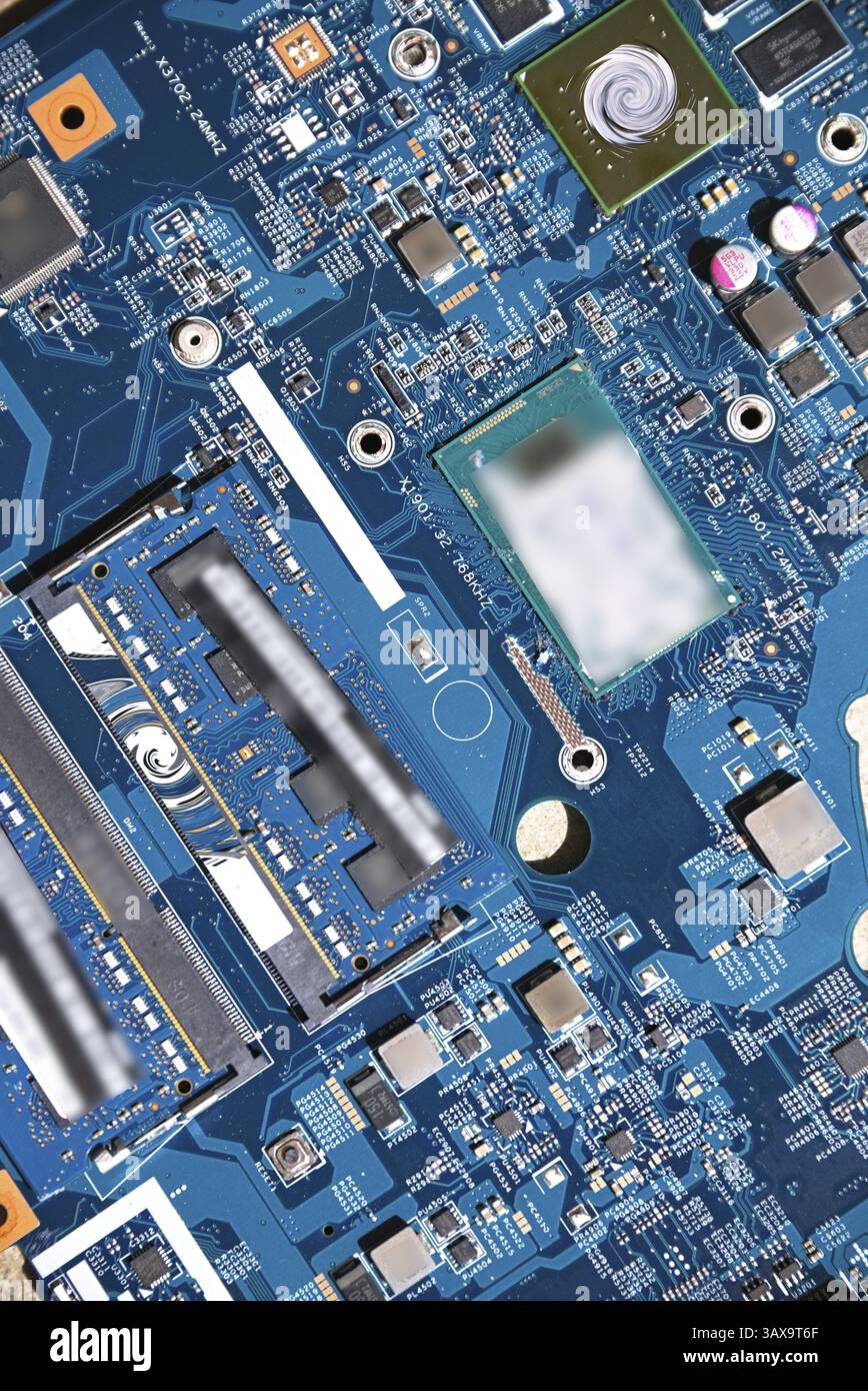 Motherboard eines Laptops – Nahaufnahme und Details des Laptop-Mainboards Stockfoto