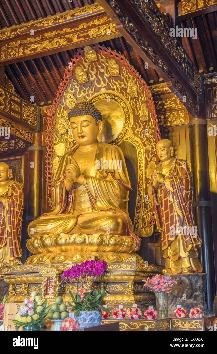 goldene Statuen in der alten Big Wild Goose Pagode in xi-an china Stockfoto