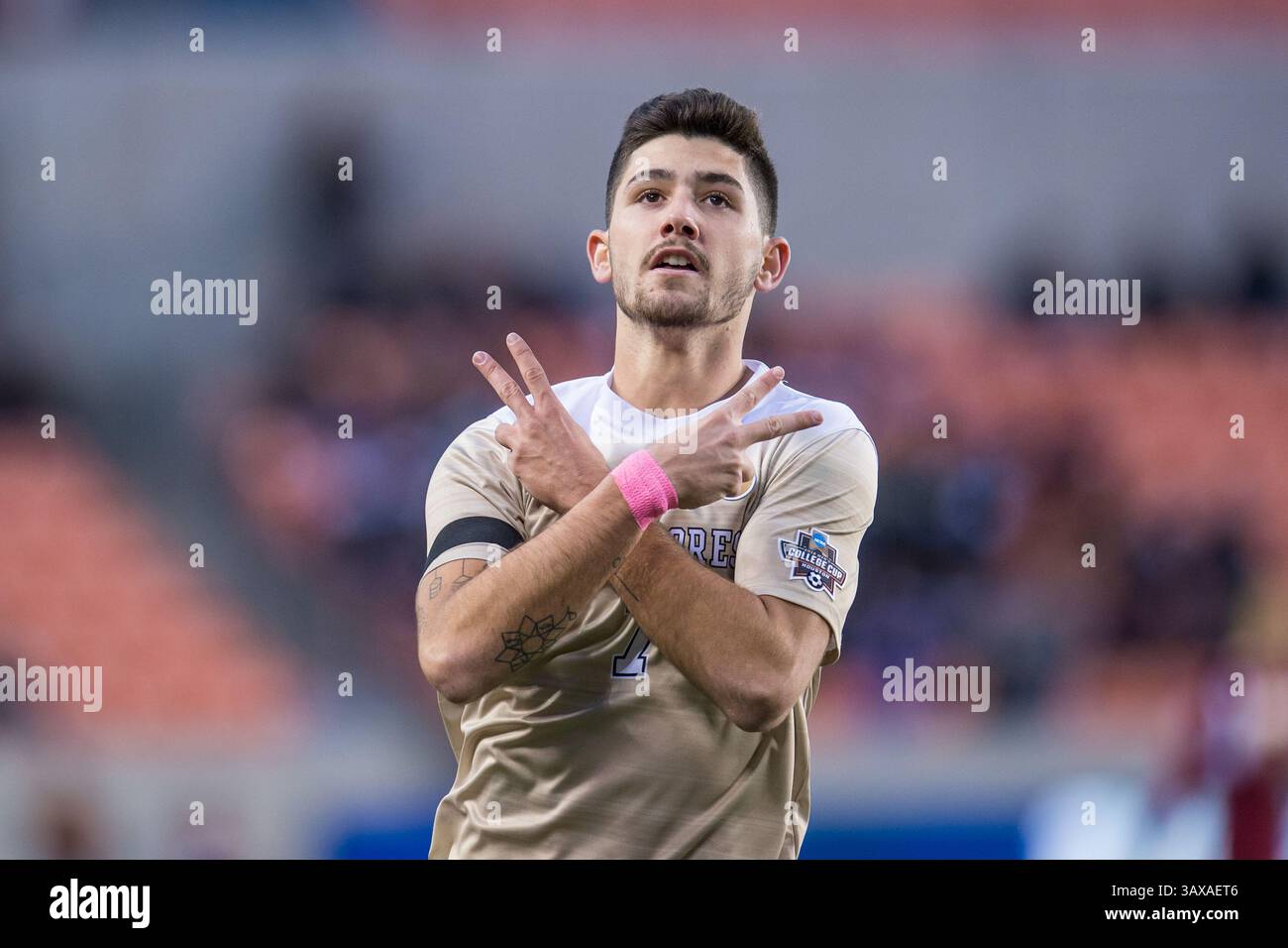 9. Dezember 2016: Wake Forest Forward Jon Bakero (7) feiert sein Tor während der 1. Hälfte eines NCAA-Halbfinales zwischen den Wake Forest Demon Deacons und den Denver Pioneers im BBVA Compass Stadium in Houston, Texas. ..Trask Smith/CSM(Credit Image: &Copy; Trask Smith/CSM via ZUMA Wire) Stockfoto