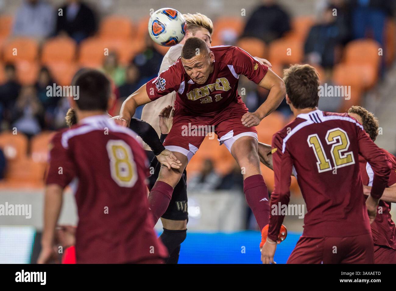 9. Dezember 2016: Denver-Verteidiger Kortne Ford (21) führt im BBVA Compass Stadium in Houston (Texas) den Ball aus dem Tor. ..Trask Smith/CSM(Credit Image: &Copy; Trask Smith/CSM via ZUMA Wire) Stockfoto