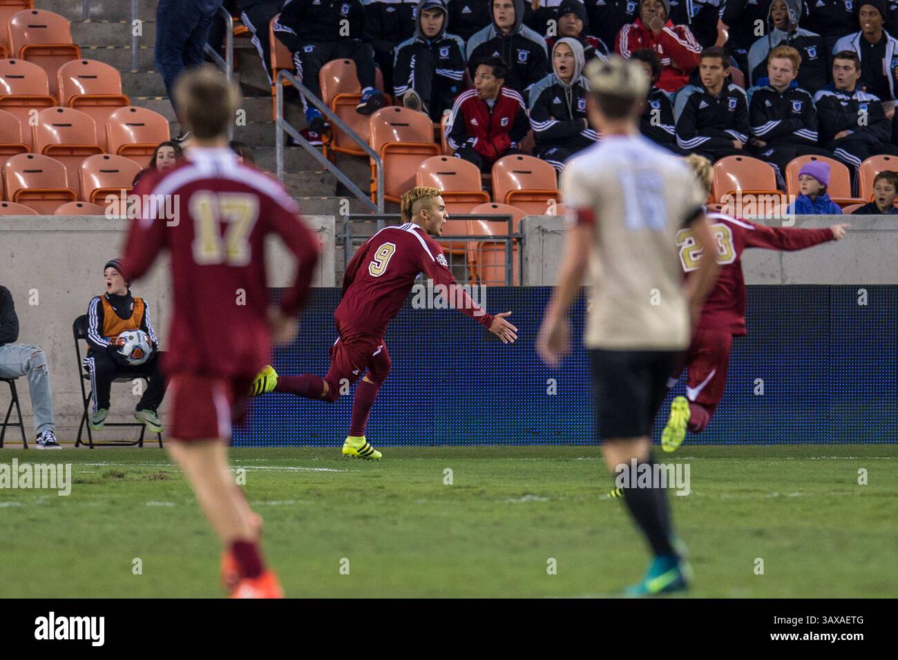9. Dezember 2016: Andre Shinyashiki (9) feiert sein Tor während der 1. Hälfte eines NCAA-Halbfinales zwischen den Wake Forest Demon Deacons und den Denver Pioneers im BBVA Compass Stadium in Houston, Texas. ..Trask Smith/CSM(Credit Image: &Copy; Trask Smith/CSM via ZUMA Wire) Stockfoto