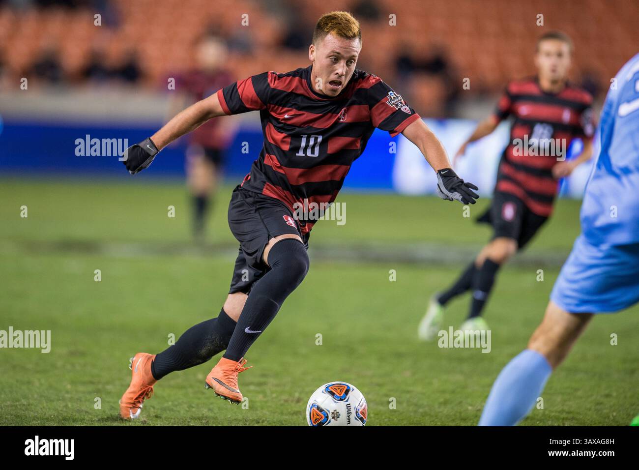 9. Dezember 2016: Stanford Stürmer Corey Baird (10) kontrolliert den Ball während der 1. Halbzeit eines NCAA-Halbfinales zwischen den North Carolina Tar Heels und dem Stanford Cardinal im BBVA Compass Stadium in Houston, Texas. ..Trask Smith/CSM(Credit Image: &Copy; Trask Smith/CSM via ZUMA Wire) Stockfoto