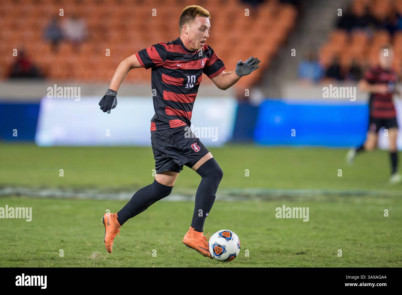 9. Dezember 2016: Stanford Stürmer Corey Baird (10) kontrolliert den Ball während der 1. Halbzeit eines NCAA-Halbfinales zwischen den North Carolina Tar Heels und dem Stanford Cardinal im BBVA Compass Stadium in Houston, Texas. ..Trask Smith/CSM(Credit Image: &Copy; Trask Smith/CSM via ZUMA Wire) Stockfoto