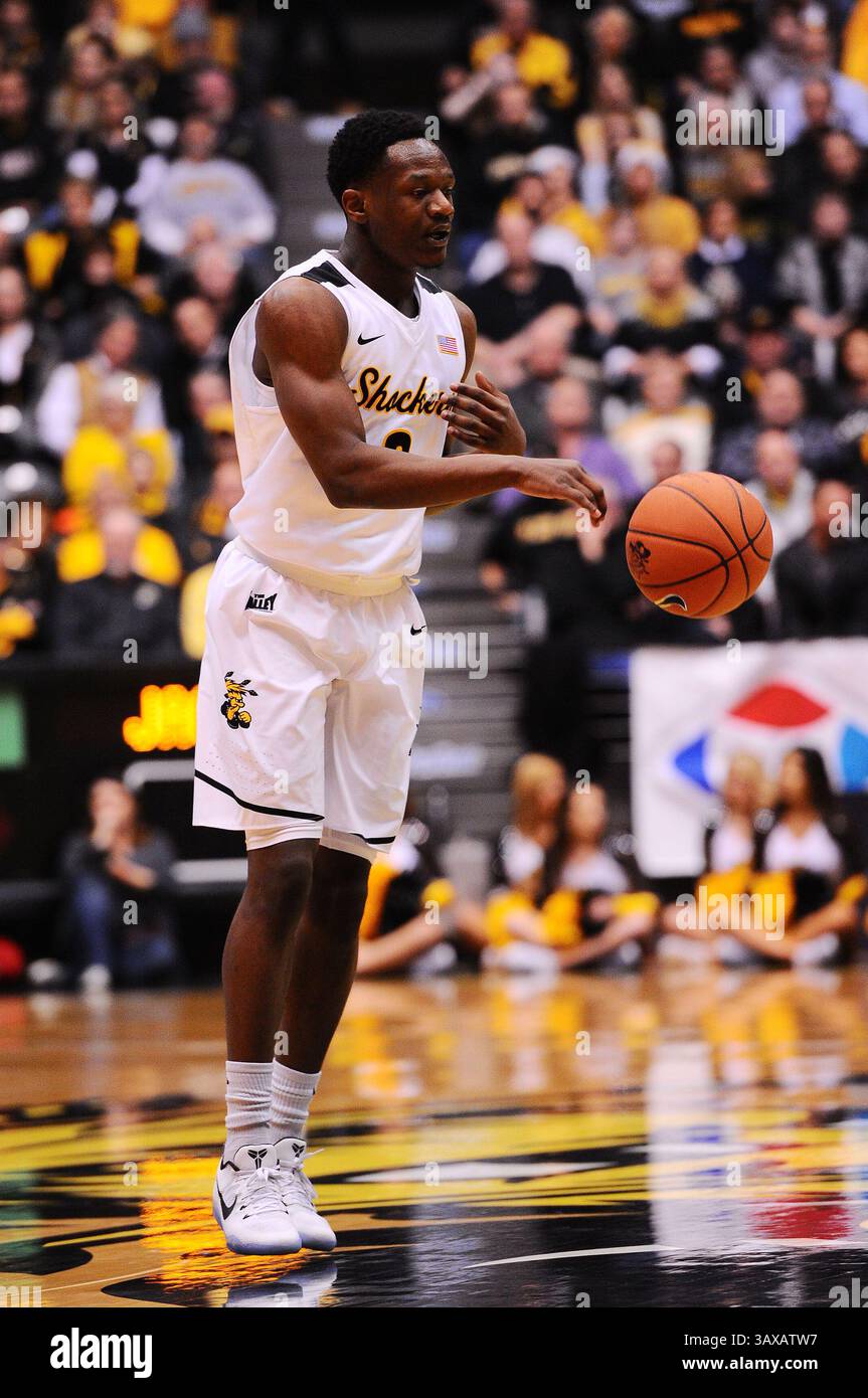 17. Dezember 2016: Daishon Smith (2) der Wichita State Shockers (2) übernimmt den Ball während des NCAA-Basketballspiels zwischen den South Dakota State Jackrabbits und den Wichita State Shockers in der Koch Arena in Wichita, Kansas. Kendall Shaw/CSM(Kreditbild: &Copy; Kendall Shaw/CSM via ZUMA Wire) Stockfoto