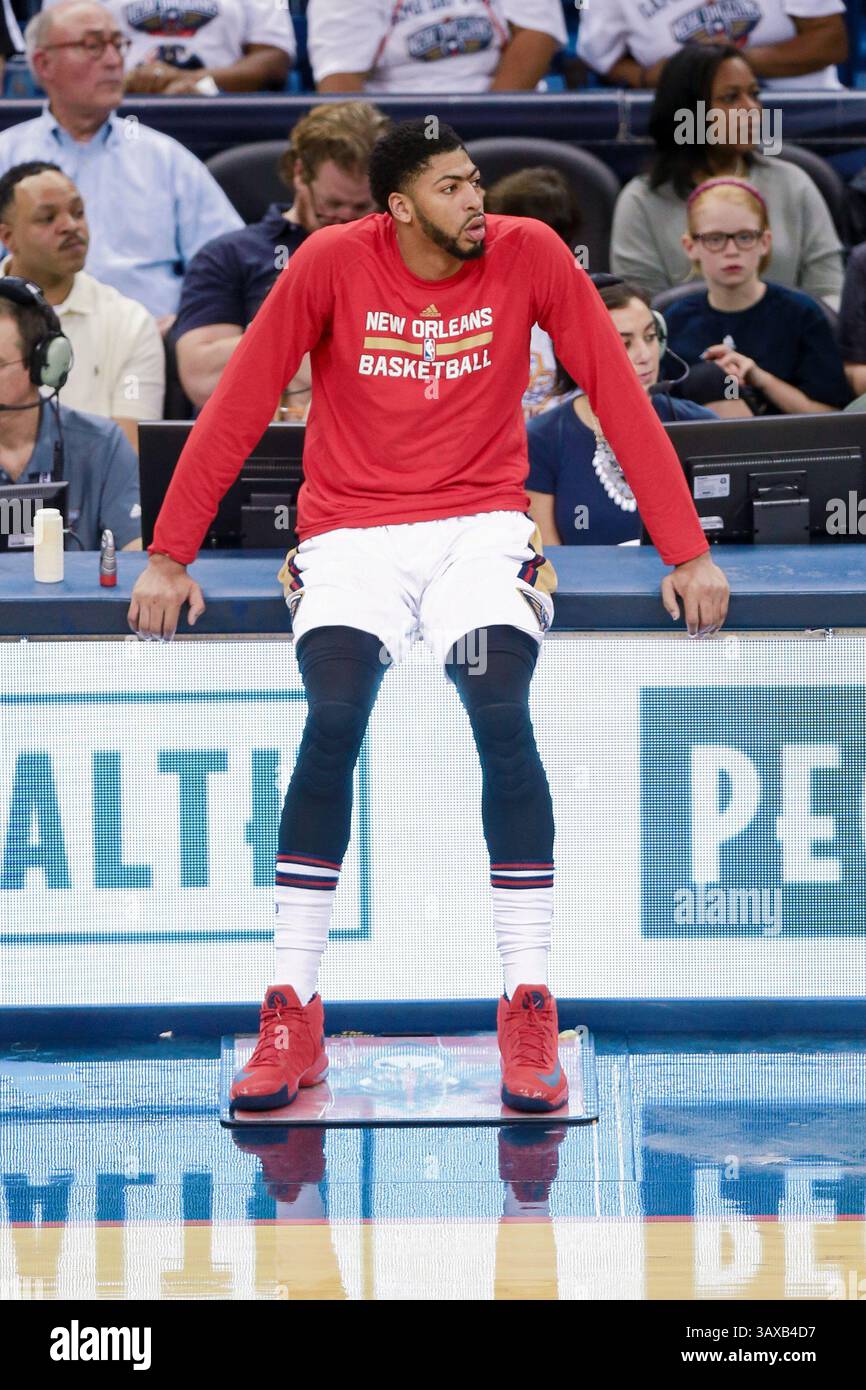 26. Dezember 2016: Anthony Davis (23) wartet auf das Spiel zwischen den Dallas Mavericks und den New Orleans Pelicans im Mercedes-Benz Superdome in New Orleans, LA. New Orleans Pelicans gewann 111:104. Stephen Lew/CSM(Credit Image: &Copy; Stephen Lew/CSM via ZUMA Wire) Stockfoto