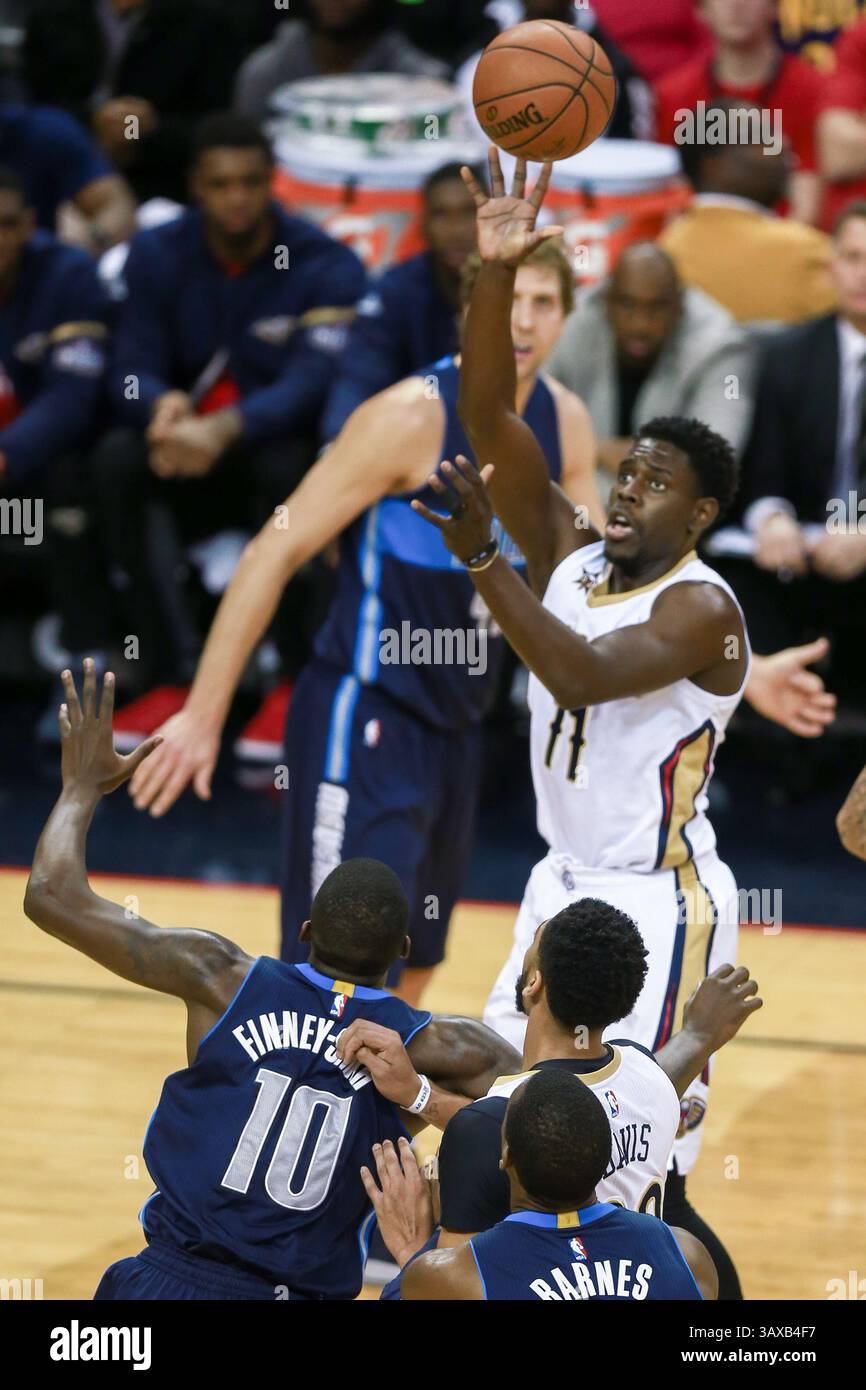 26. Dezember 2016: Die New Orleans Pelicans schützen Jrue Holiday (11) beim Spiel zwischen den Dallas Mavericks und den New Orleans Pelicans im Mercedes-Benz Superdome in New Orleans, LA. New Orleans Pelicans gewann 111:104. Stephen Lew/CSM(Credit Image: &Copy; Stephen Lew/CSM via ZUMA Wire) Stockfoto