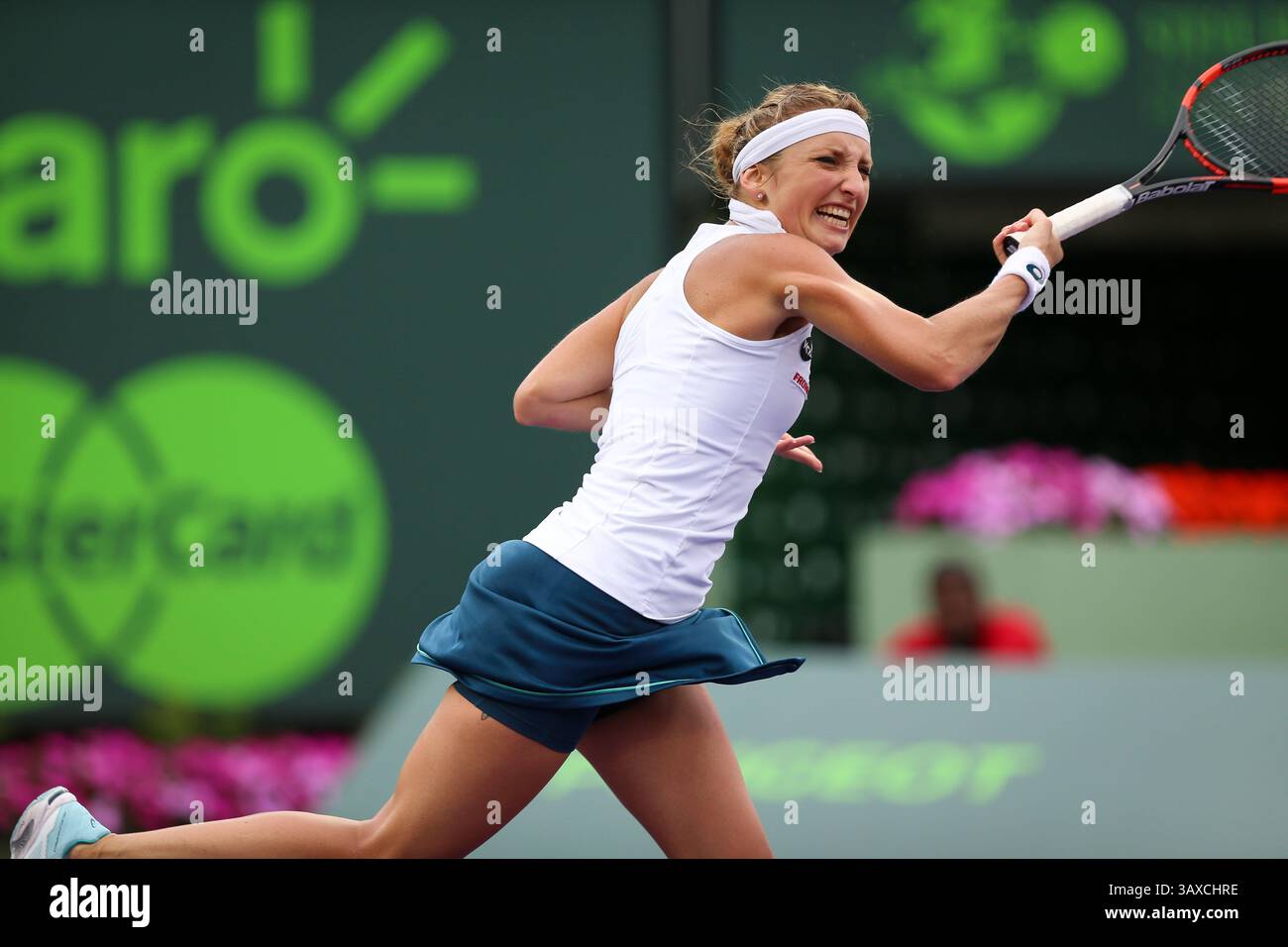 29. März 2016: Timea Bacsinszky aus der Schweiz, im Vorfeld, gegen Simona Halep aus Rumänien, während eines Viertelfinalspiels bei den Miami Open, das vom internationalen Tennisturnier Itau im Crandon Park Tennis Center in Key Biscayne, Florida, USA präsentiert wurde. Mario Houben/CSM(Kreditbild: &Copy; Mario Houben/CSM via ZUMA Wire) Stockfoto