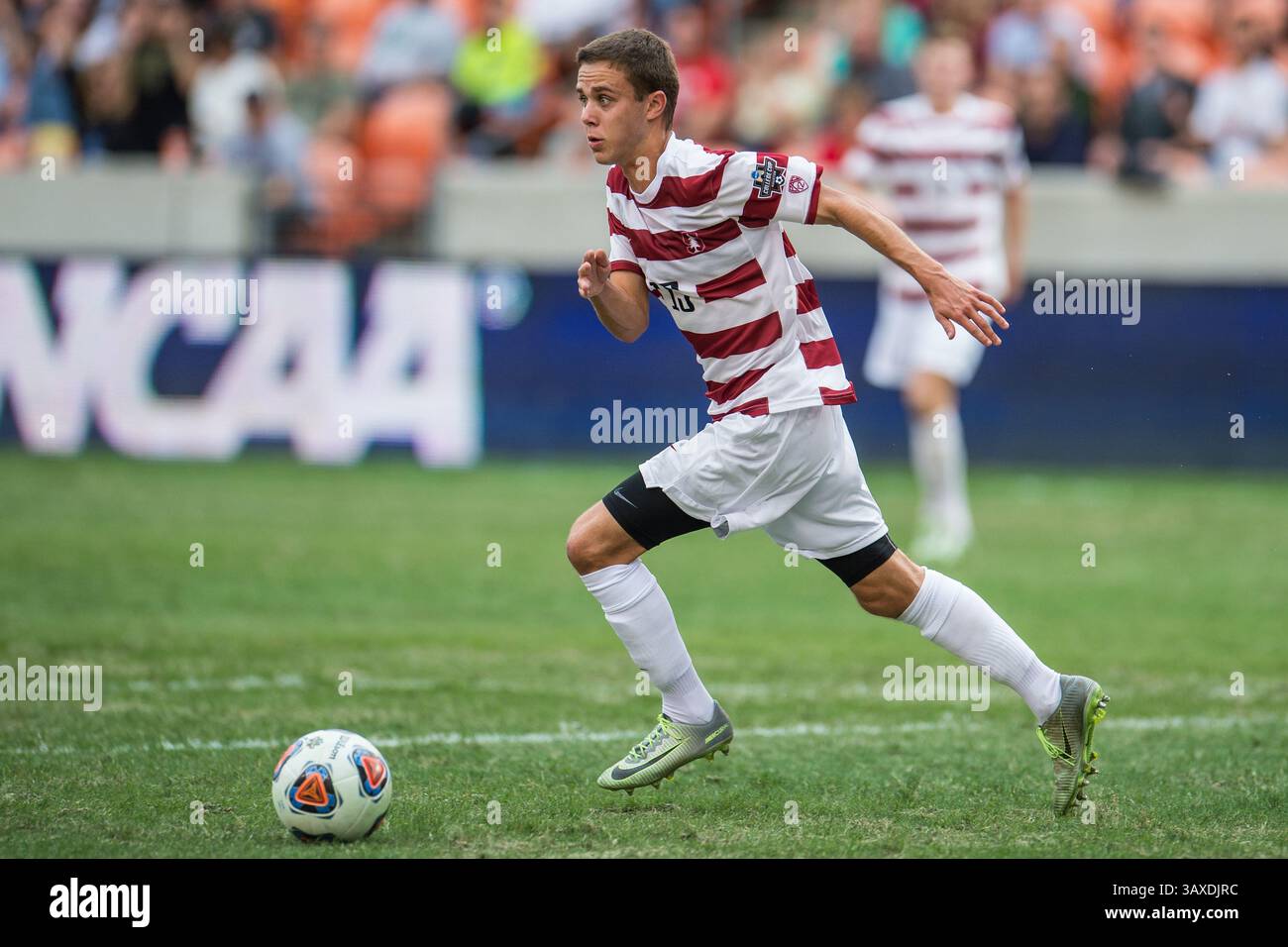 11. Dezember 2016: Stanford Mittelfeldspieler Jared Gilbey (15) kontrolliert den Ball während der 1. Hälfte der NCAA Männer's Soccer Championship zwischen den Wake Forest Demon Deacons und dem Stanford Cardinal im BBVA Compass Stadium in Houston, Texas. ..Trask Smith/CSM(Credit Image: &Copy; Trask Smith/CSM via ZUMA Wire) Stockfoto