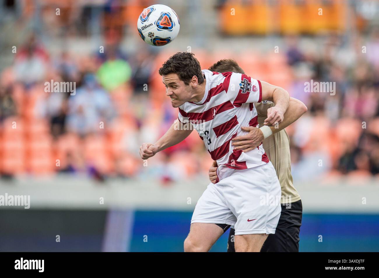 11. Dezember 2016: Stanford Forst Langsdorf (2) leitet den Ball während der 1. Hälfte der NCAA Männer's Soccer Championship zwischen den Wake Forest Demon Deacons und dem Stanford Cardinal im BBVA Compass Stadium in Houston, Texas. ..Trask Smith/CSM(Credit Image: &Copy; Trask Smith/CSM via ZUMA Wire) Stockfoto