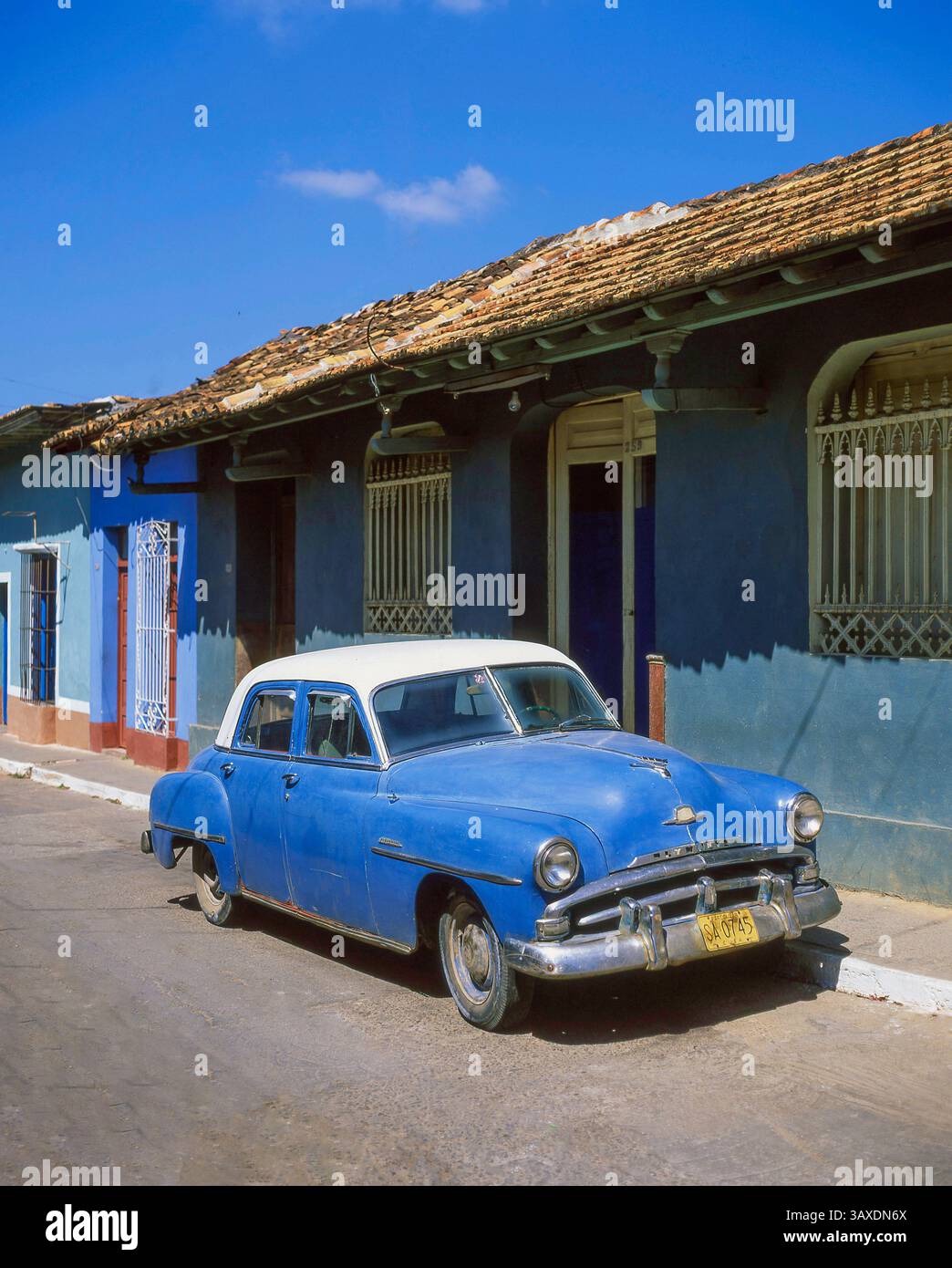 Klassisches amerikanisches Auto auf der Straße, Trinidad, Sancti Spiritus, Republik Kuba Stockfoto