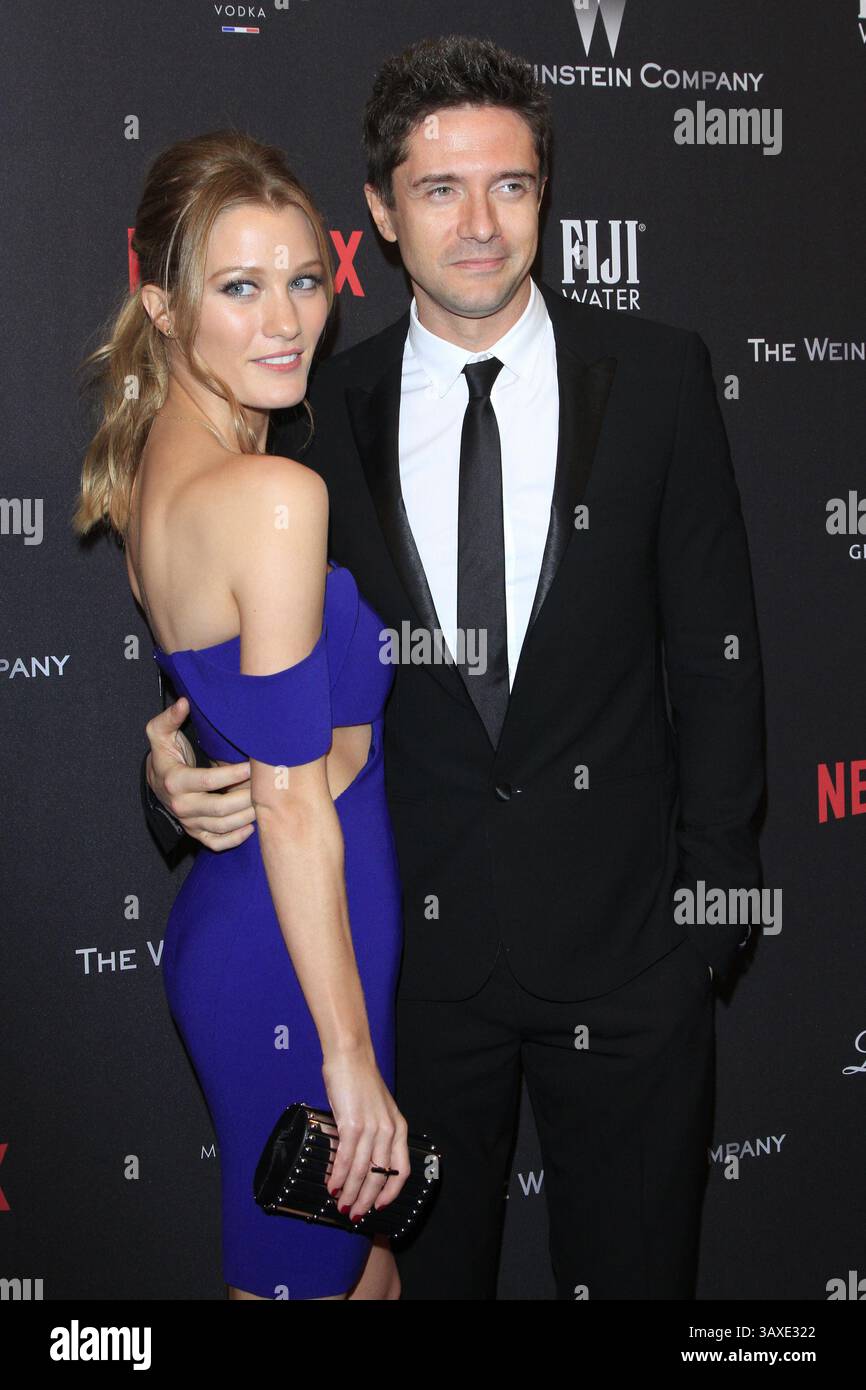 Januar 2017 - Beverly Hills, CA, USA - LOS ANGELES - 8. JAN: Ashley Hinshaw, Topher Grace im Weinstein und Netflix Golden Globes After Party im Beverly Hilton Hotel nebenan am 8. Januar 2017 in Beverly Hills, CA (Kreditbild: © hPa/Newscom via ZUMA Press) Stockfoto